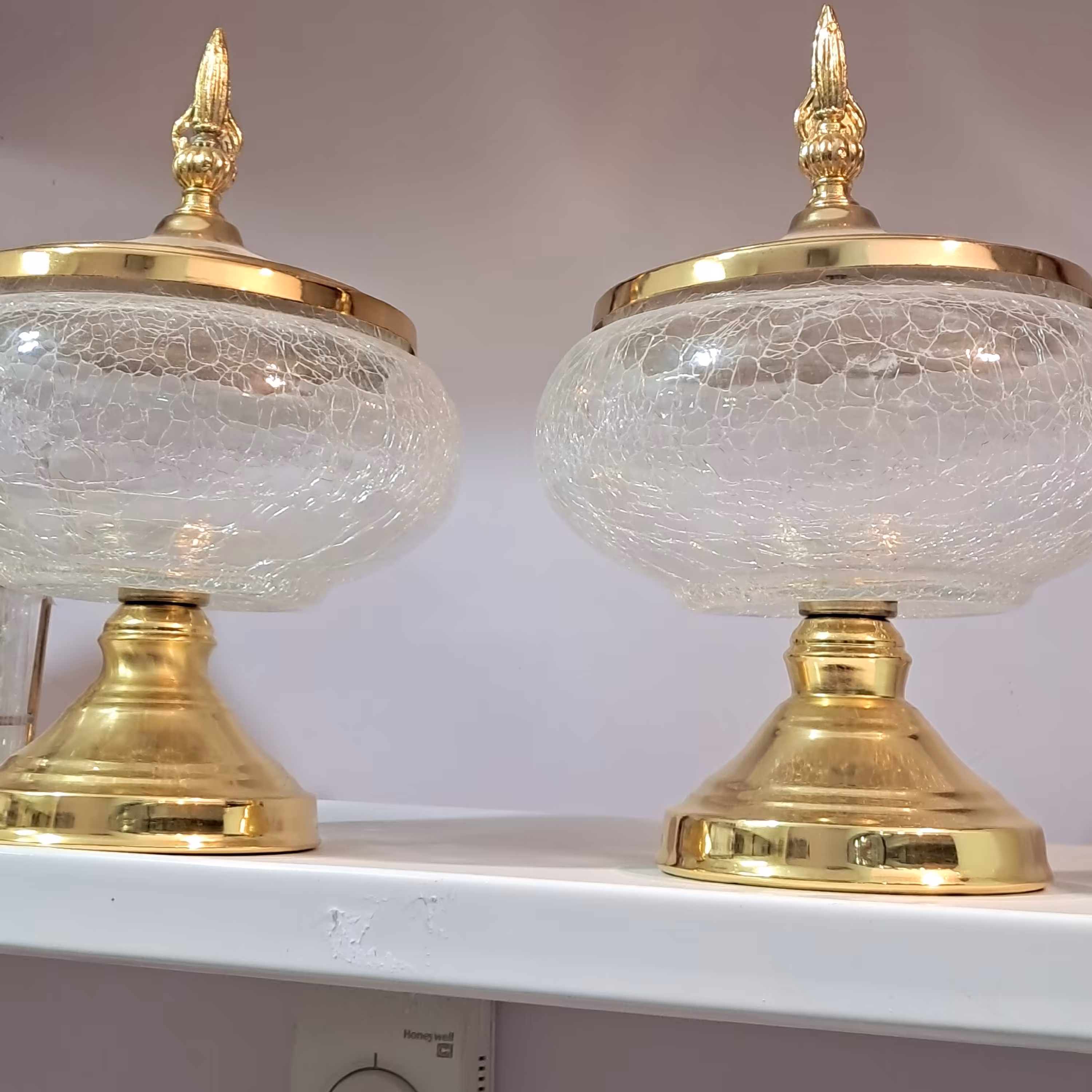 شکلات خوری آبگز  رنگ طلایی پایه ثابت  مناسب برای پذیرایی  