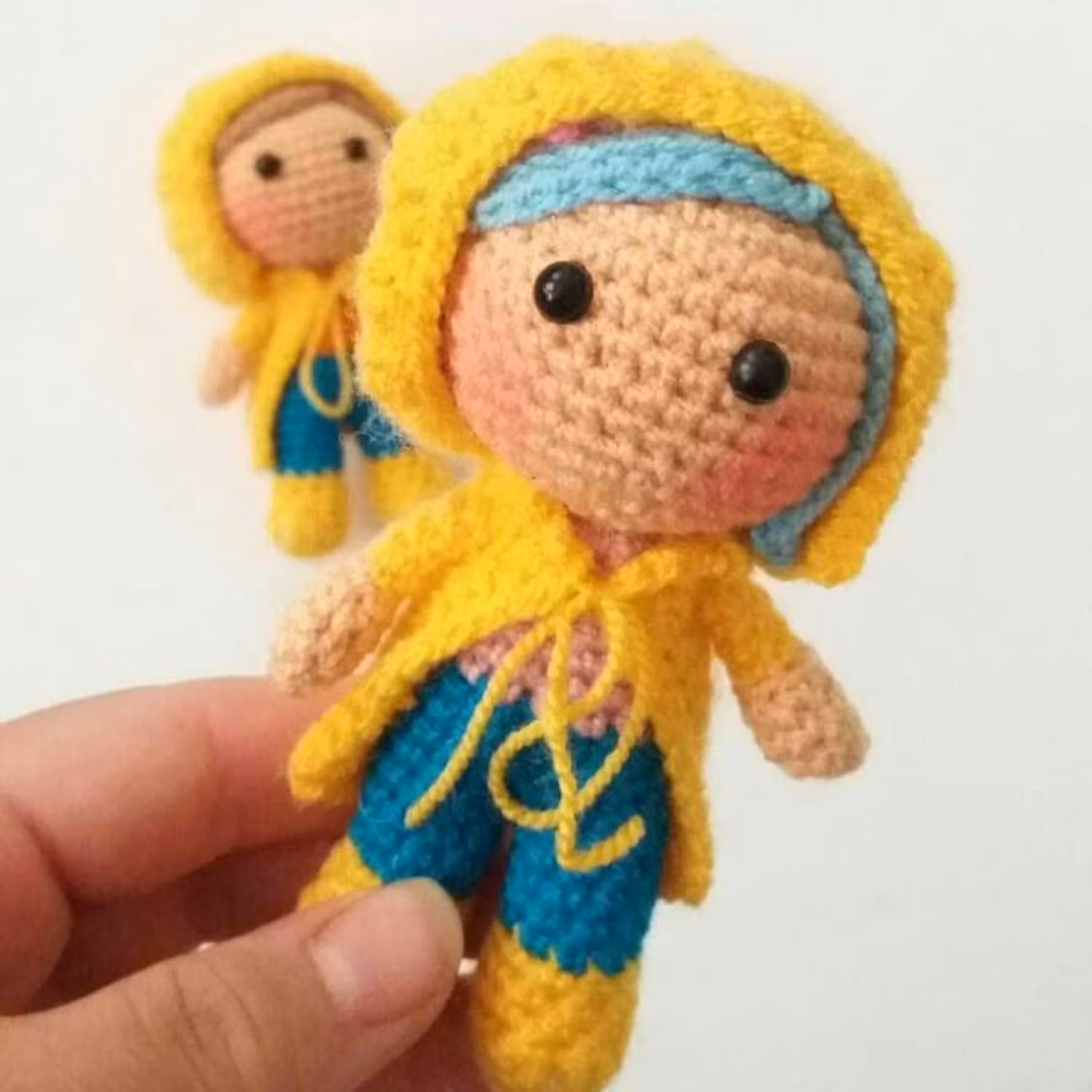 عروسک بافتنی کورالین شیوا 