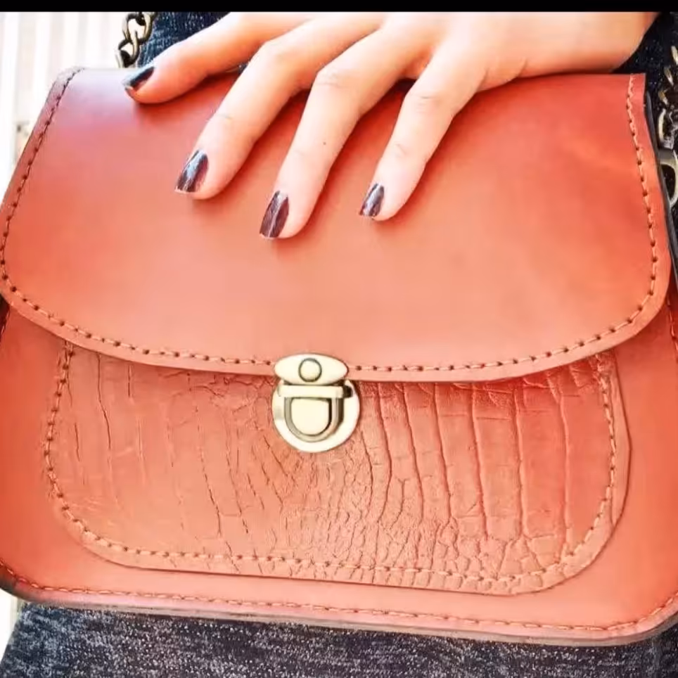 کیف زنانه چرم طبیعی گاوی دست دوز
