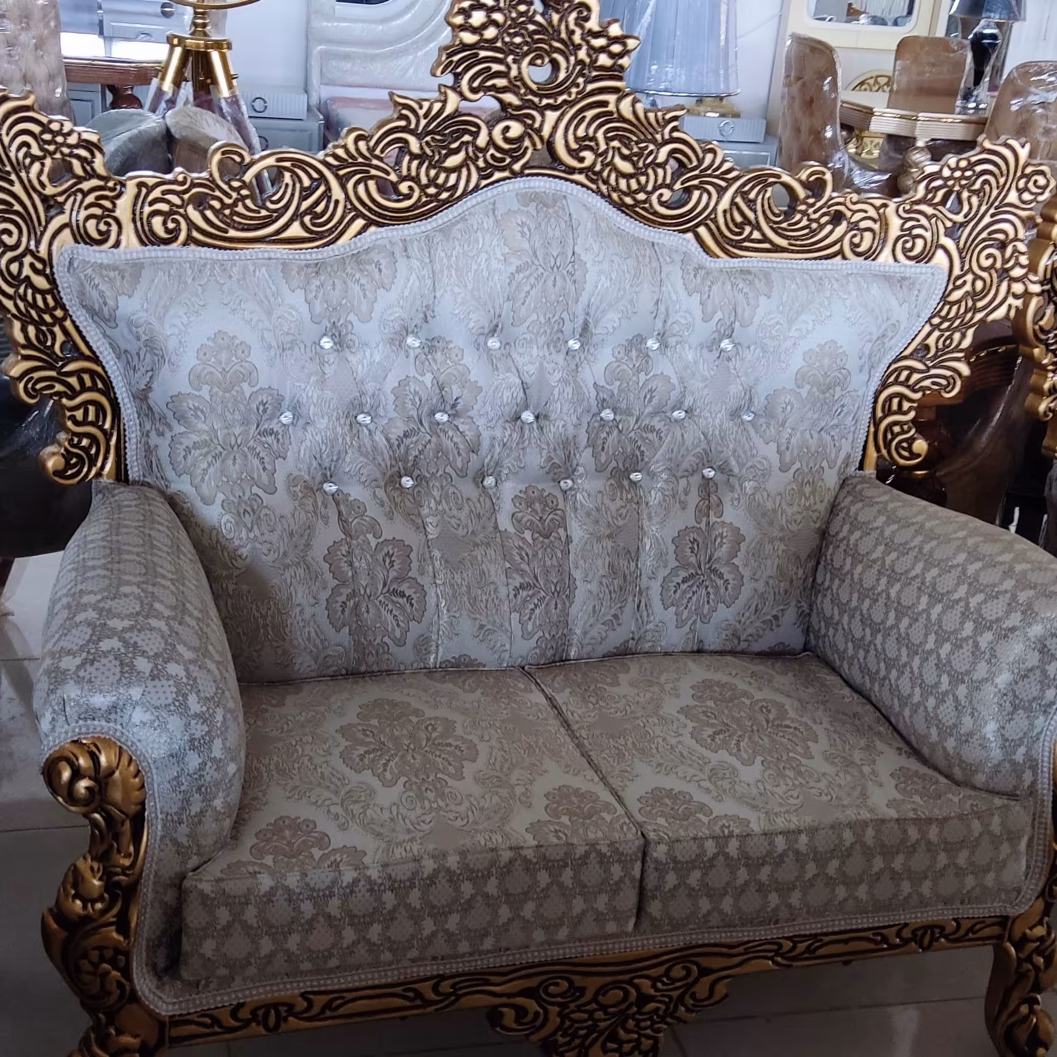 مبل سلطنتی چوب راش با پارچه خارجی 