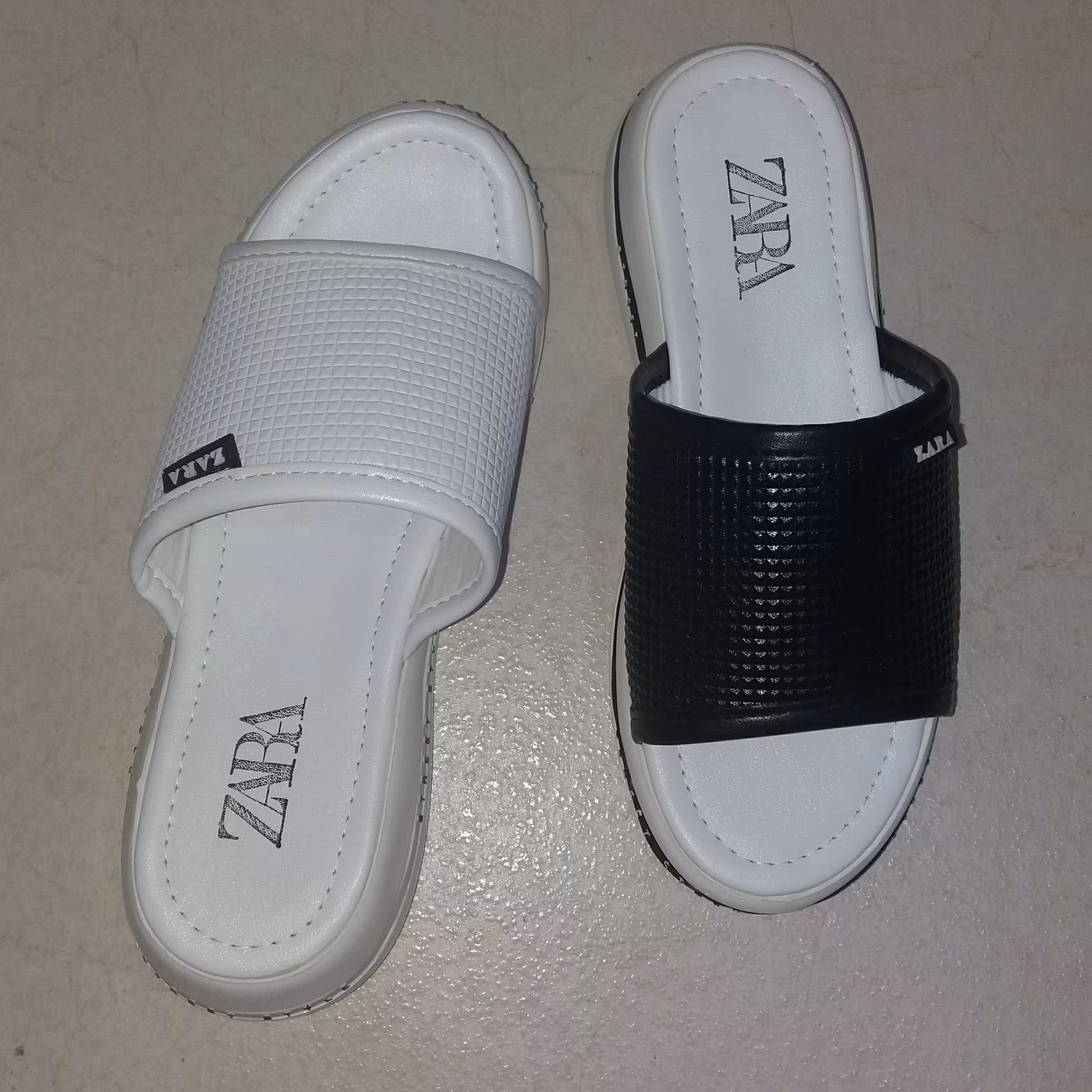 دمپایی رو فرشی زارا