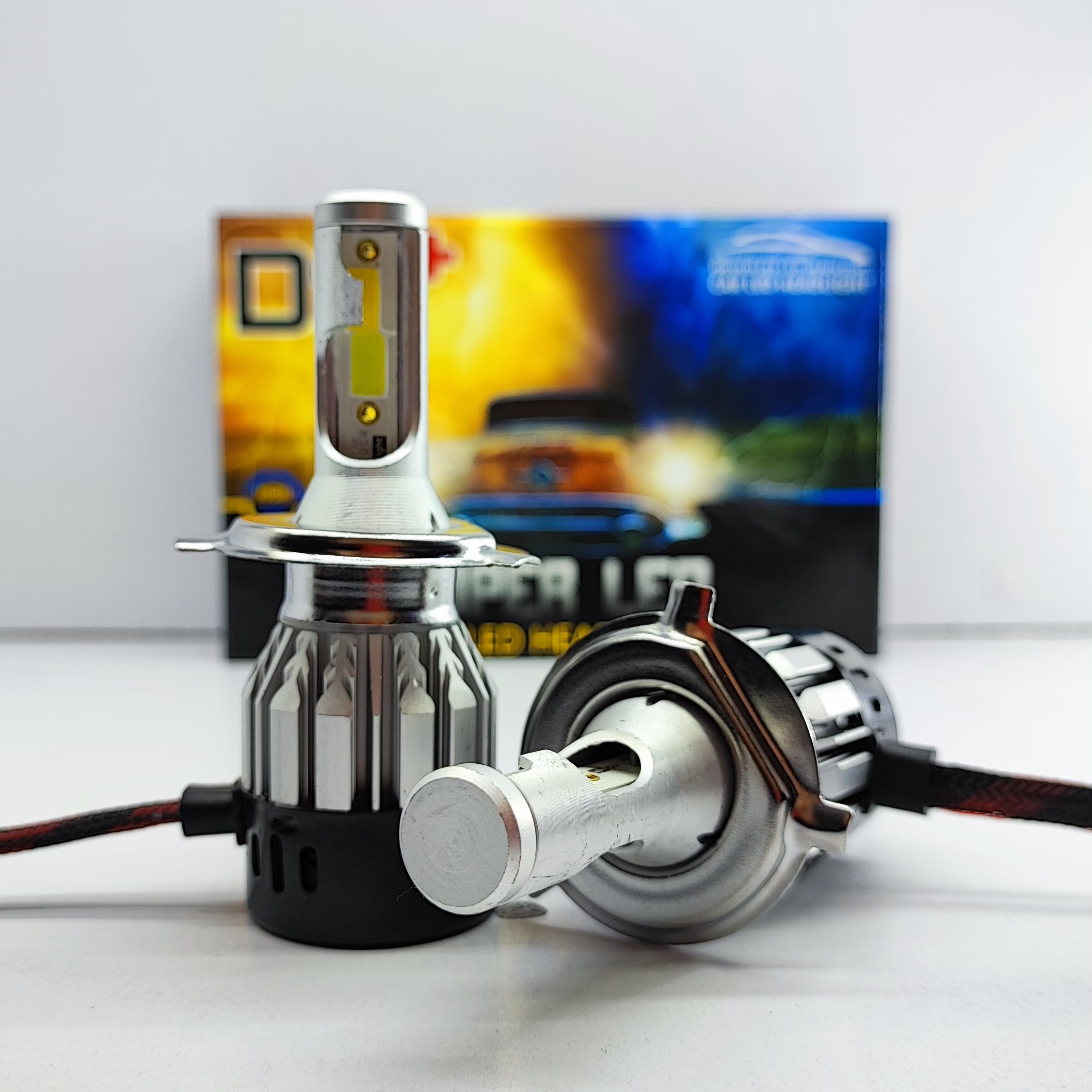 هدلایت 4 حالته سه رنگ زرد فلاشر دار  پایه H4 دار مدل D11پلاس برند هایلایت بسته دوعددی