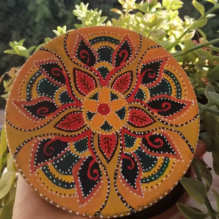 دیوارکوب سفالی طرح خاص ومنحصر به فرد  روی بشقاب نقاشی شده بادست ضد آب سایز 20 سانتیمتر طرح ها و سایزها متنوع 