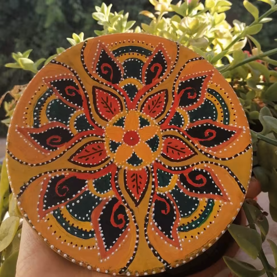 دیوارکوب سفالی طرح خاص ومنحصر به فرد  روی بشقاب نقاشی شده بادست ضد آب سایز 20 سانتیمتر طرح ها و سایزها متنوع 