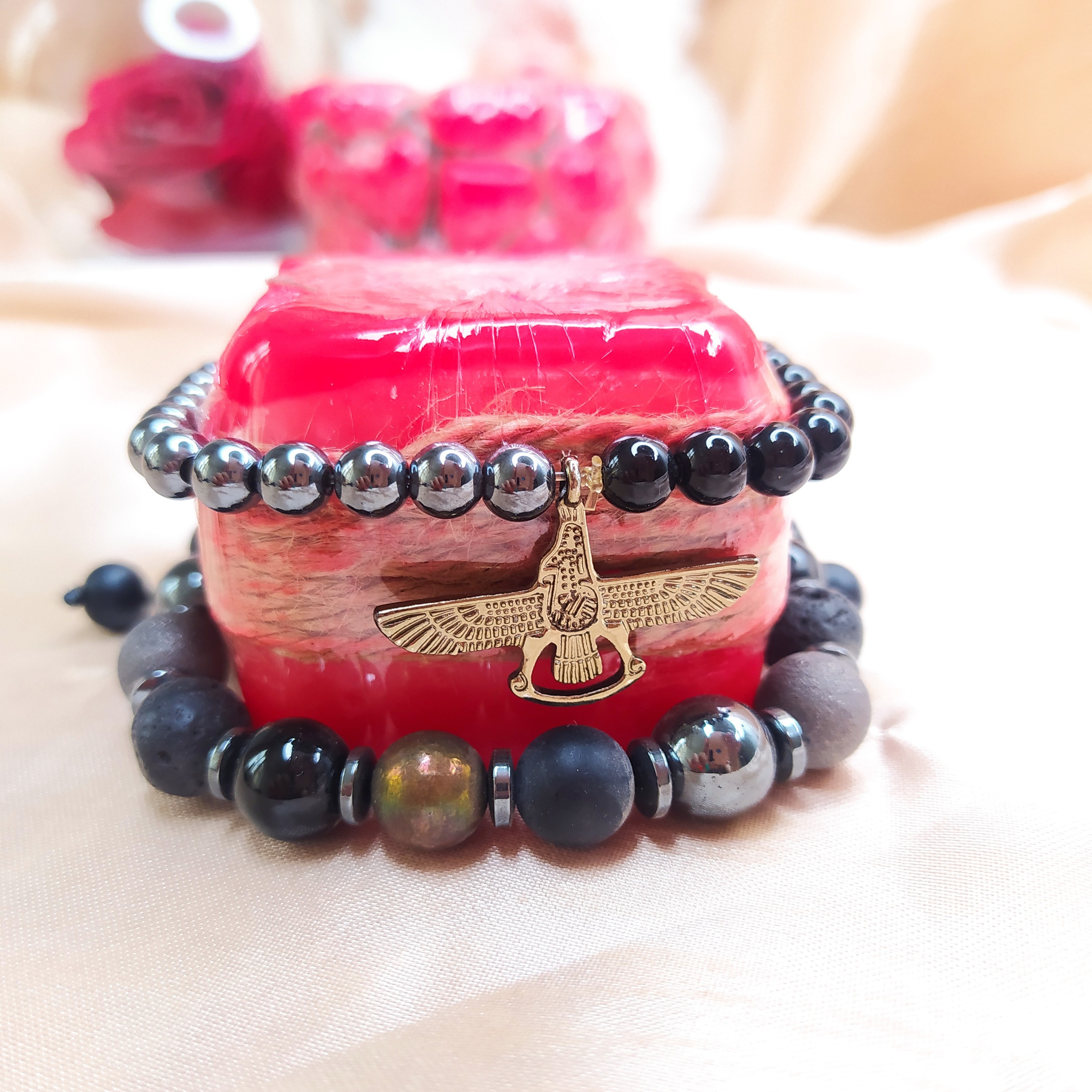 دستبند تمام سنگی با تریک رنگی خاص 