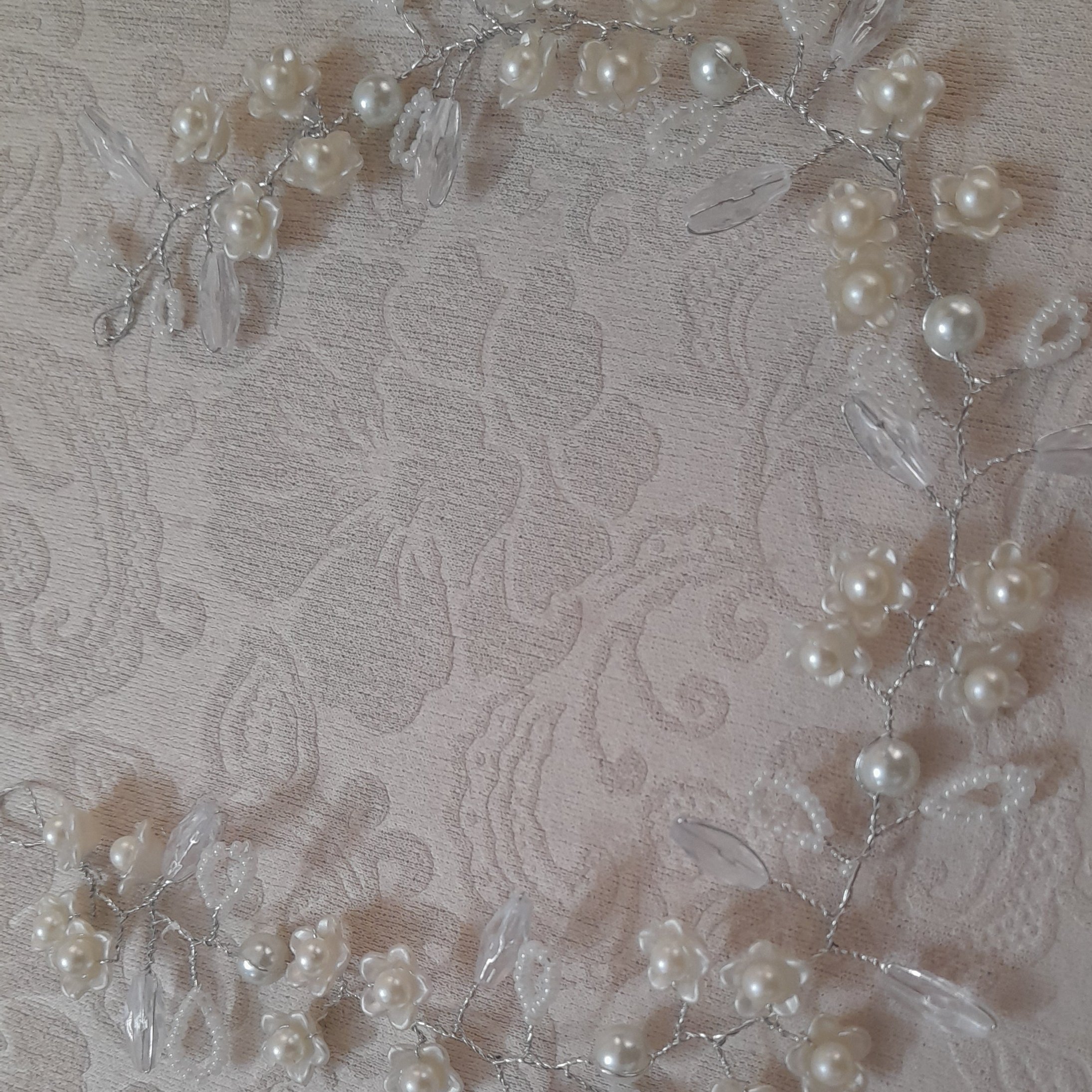  ریسه سفید   ساخت دست  فقط رنگ ها  سفید رنگ های دیگر مو جود نیست 