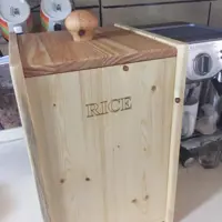 ظرف نگهداری برنج (جابرنجی) چوبی سایز 27در27 به ارتفاع 37  بهمراه لیوان برنجی
