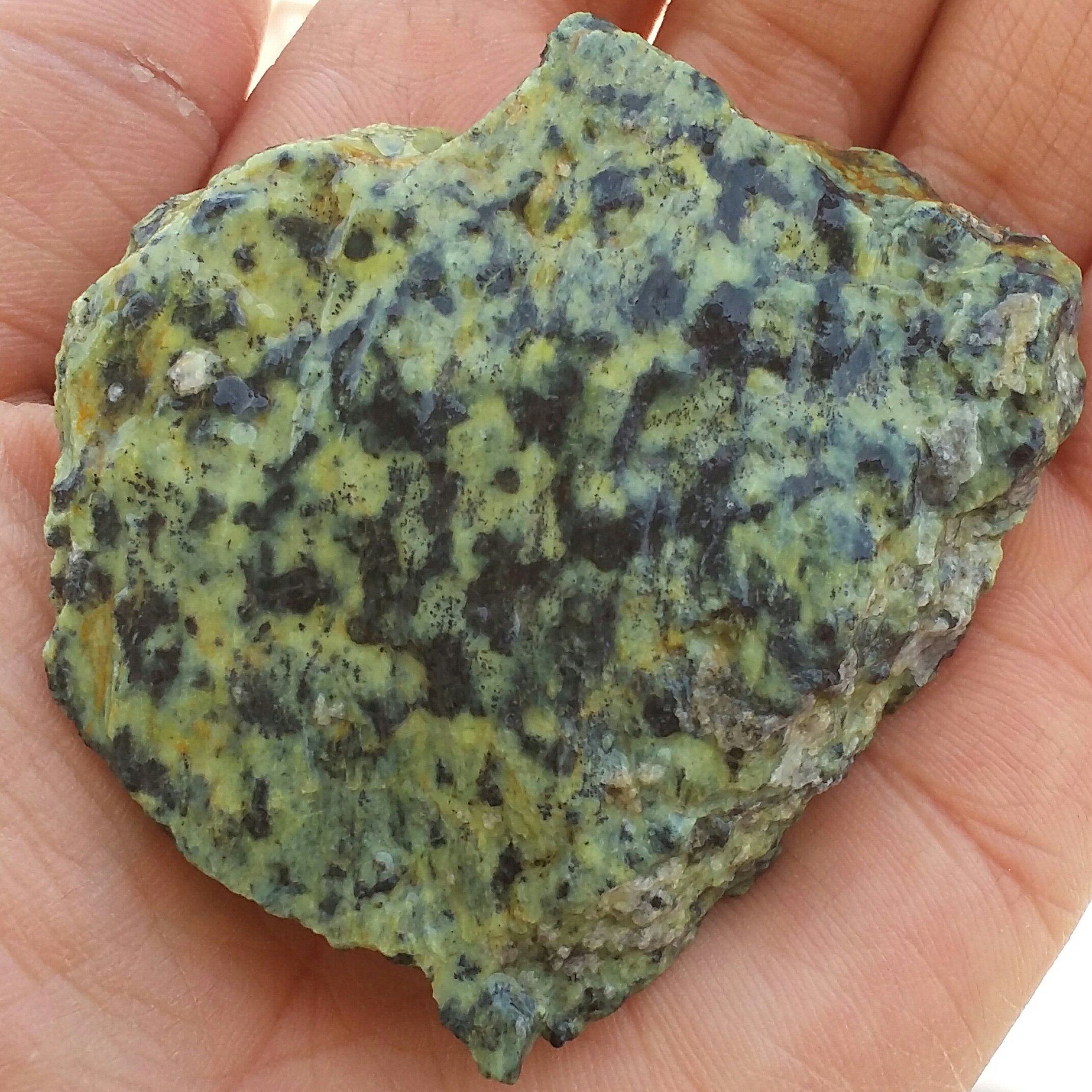 سنگ راف 100 در 100 طبیعی مار سنگ شاهکار خلقت محشششر
با قابلیت ساخت چند نگین محشرر و خااااص
