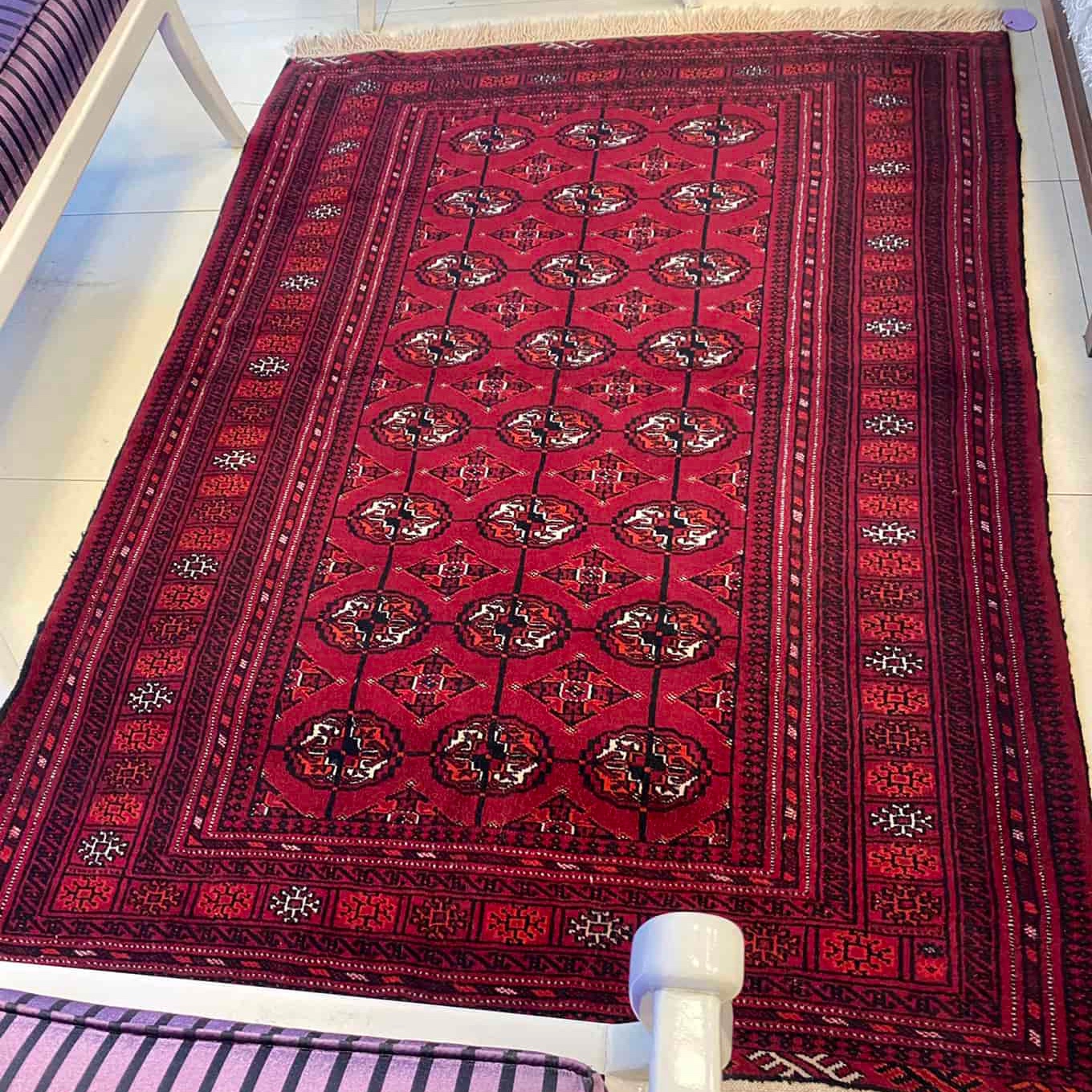 فرش دست بافت ایران ارایه کننده انواع فرشهای دست بافت در رنگها و طرح های مختلف