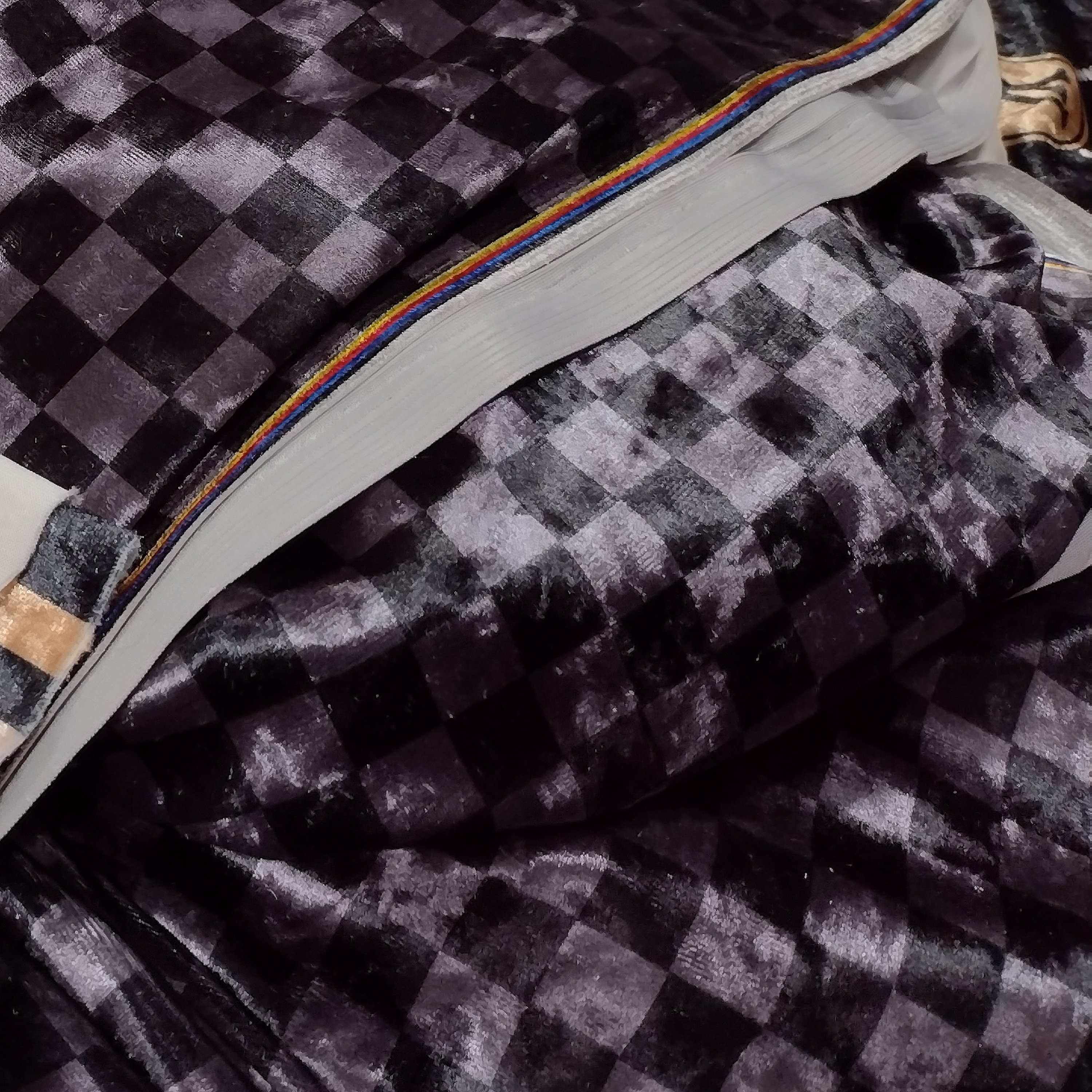 مخمل ابروبادی چهارخانه