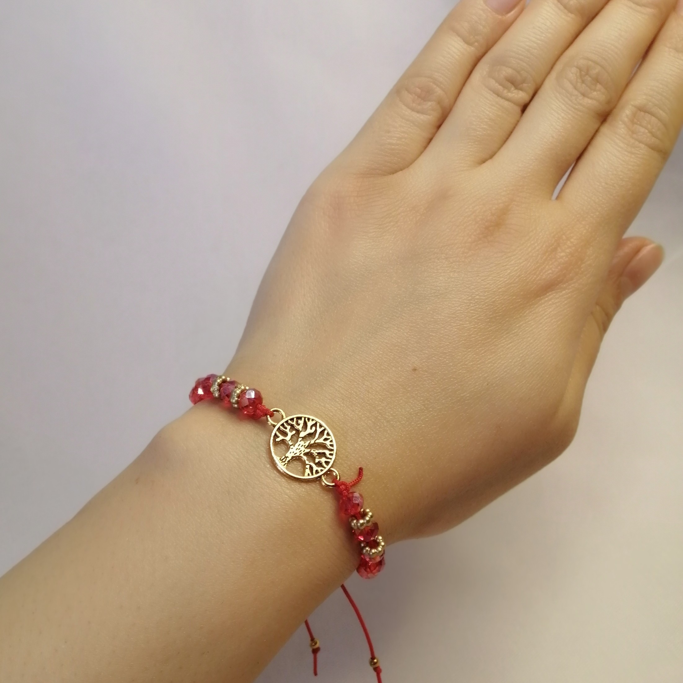 دستبند پلاک دار مهره ای قرمز طرح 3
