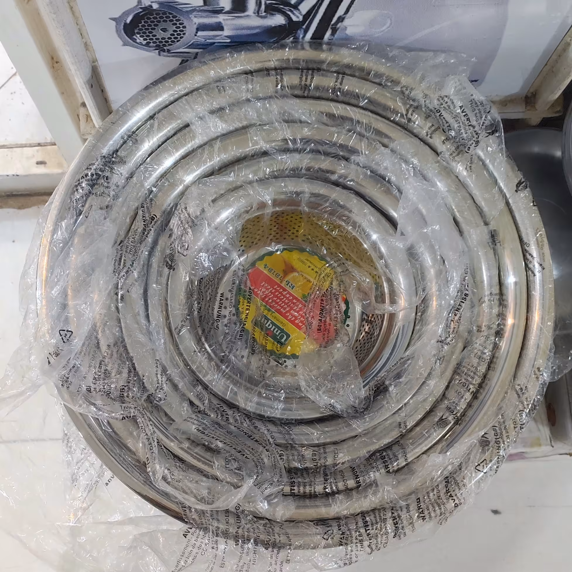 سرویس آبکش 6 پارچه یونیک آلمان لبه حک شده اصل ضد زنگ و آهنربا نگیر که استیل خالص بودنش رو میرسونه (ارسال رایگان )