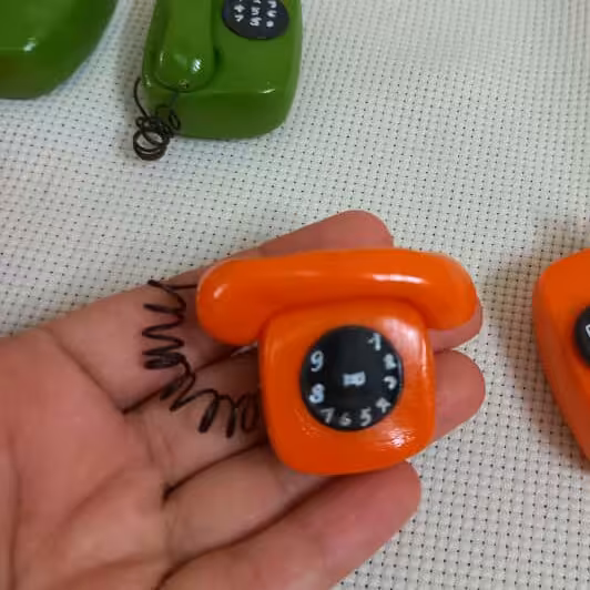 تلفن مینیاتوری نارنجی