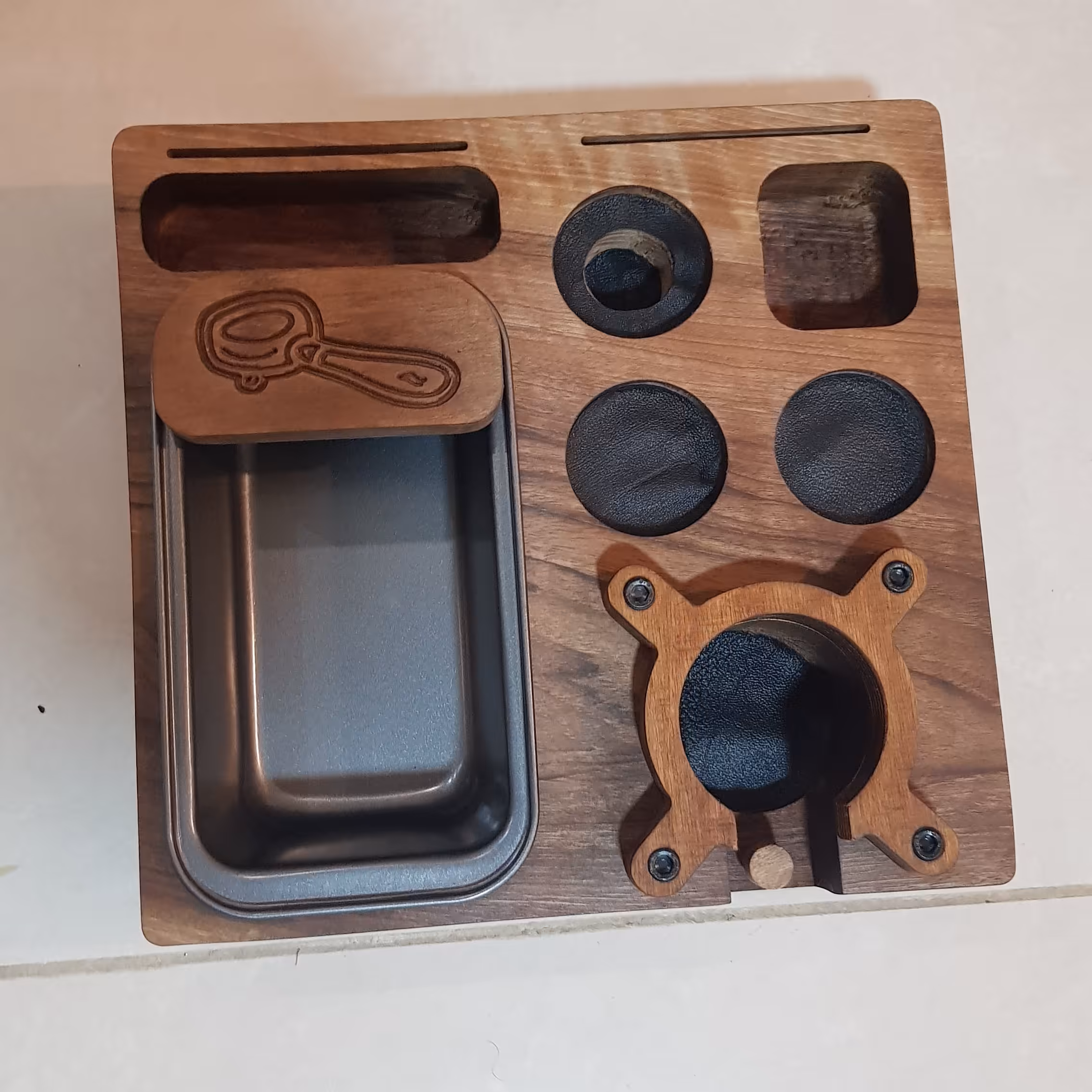 استند نظم دهنده وسایل اسپرسوساز تمام چوب درجه 1 .....این محصول سفارشی ساز میباشد و خاص دستگاه شما ساخته میشود سایز 51