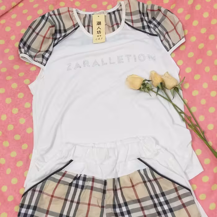 ست تیشرت و شورتک سفید و چهار خونه نخ پنبه عالی