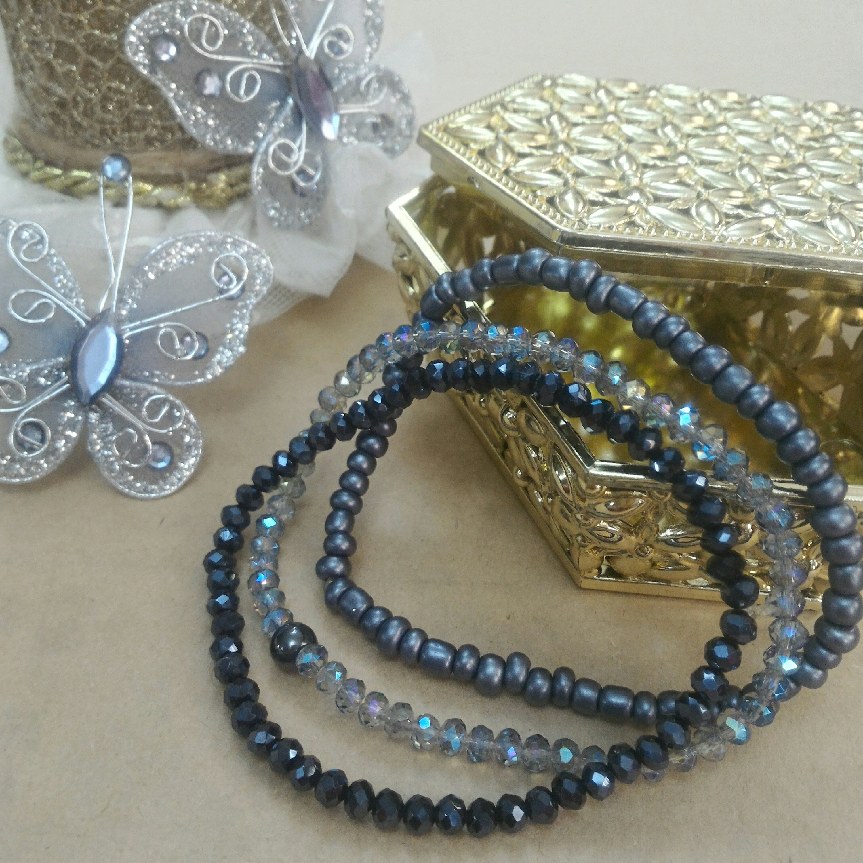 دستبند ظریف 3تایی ساخته شده از کریستال و منجوق