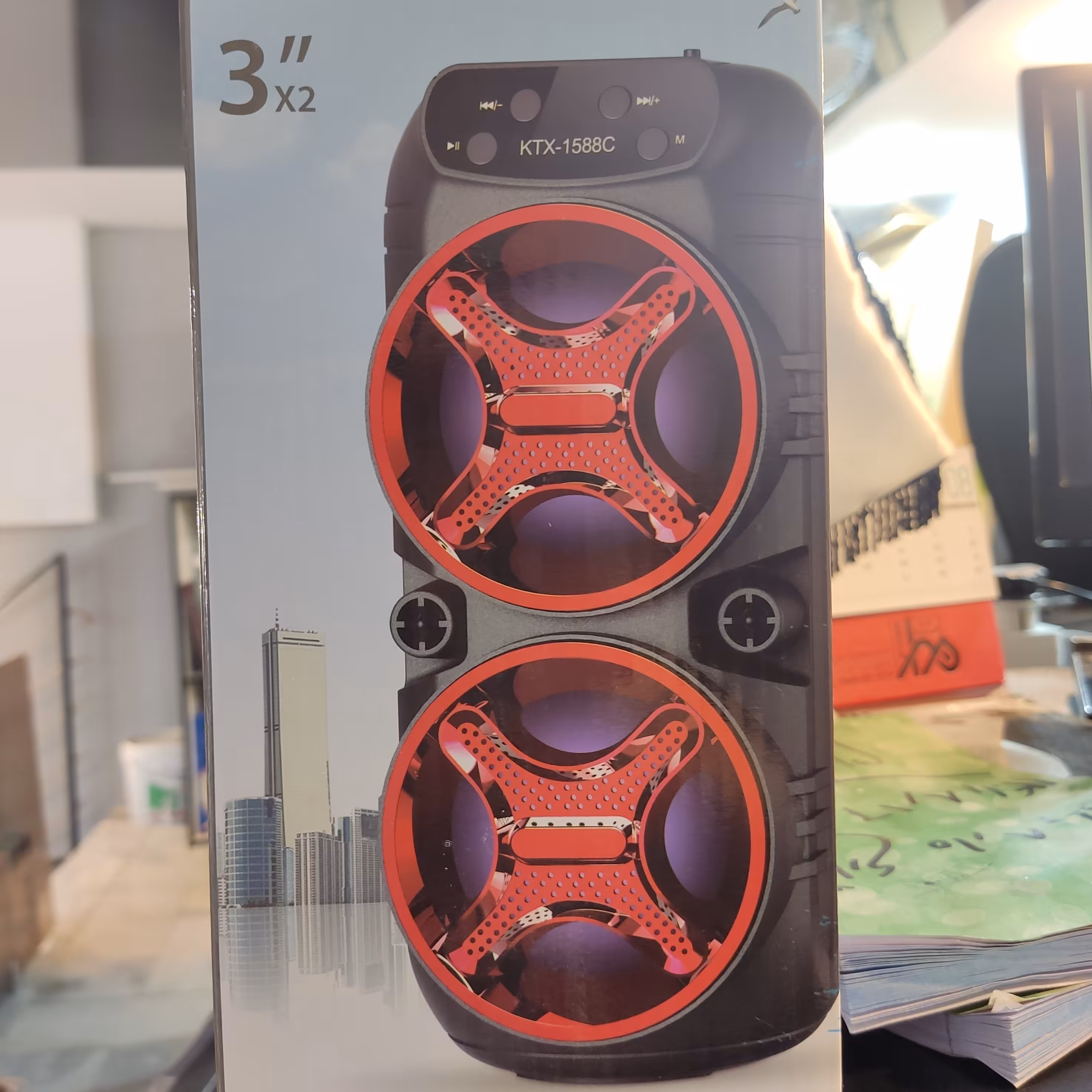 اسپیکر  دو عدد3 اینچ  باصدای عالی ورقص نور 