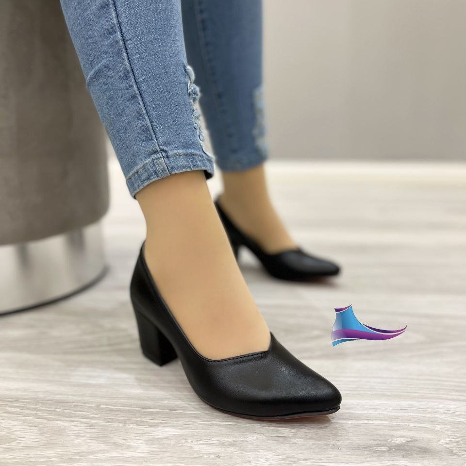 کلاسیک
کد 553
قالب استاندارد
پاشنه 5 سانت
جنس چرم
پاخور عالی و شیک
Size36ta41