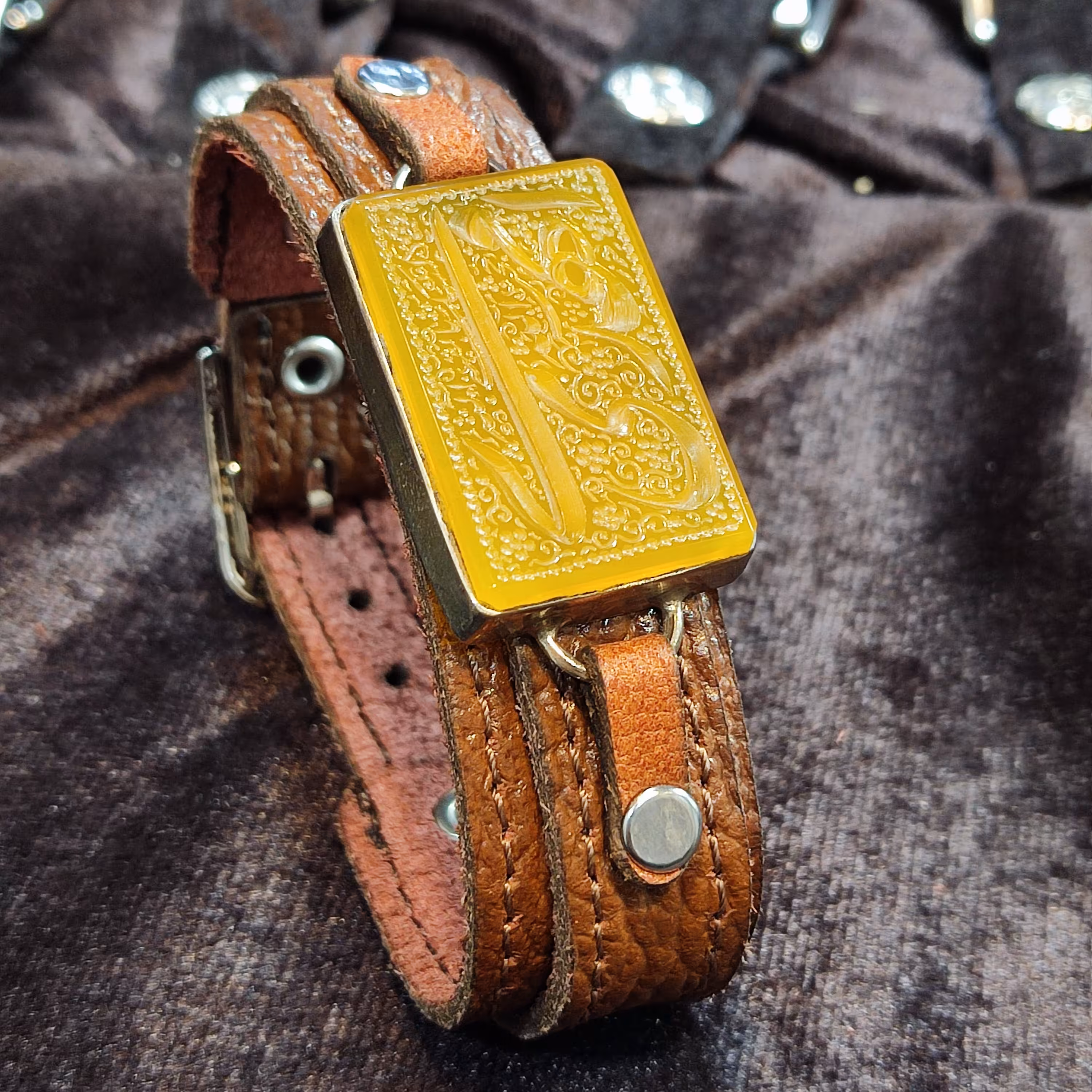 دستبند چرم طبیعی شتر با نگین خطی شرف شمس