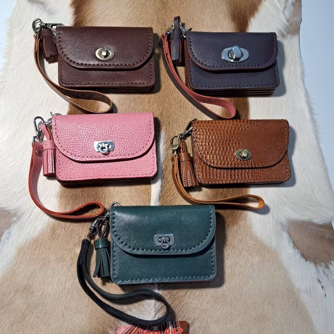 کیف جاکارتی چرم طبیعی گاوی تمام دستدوزی شده  ابعاد 10 در 7 سبک