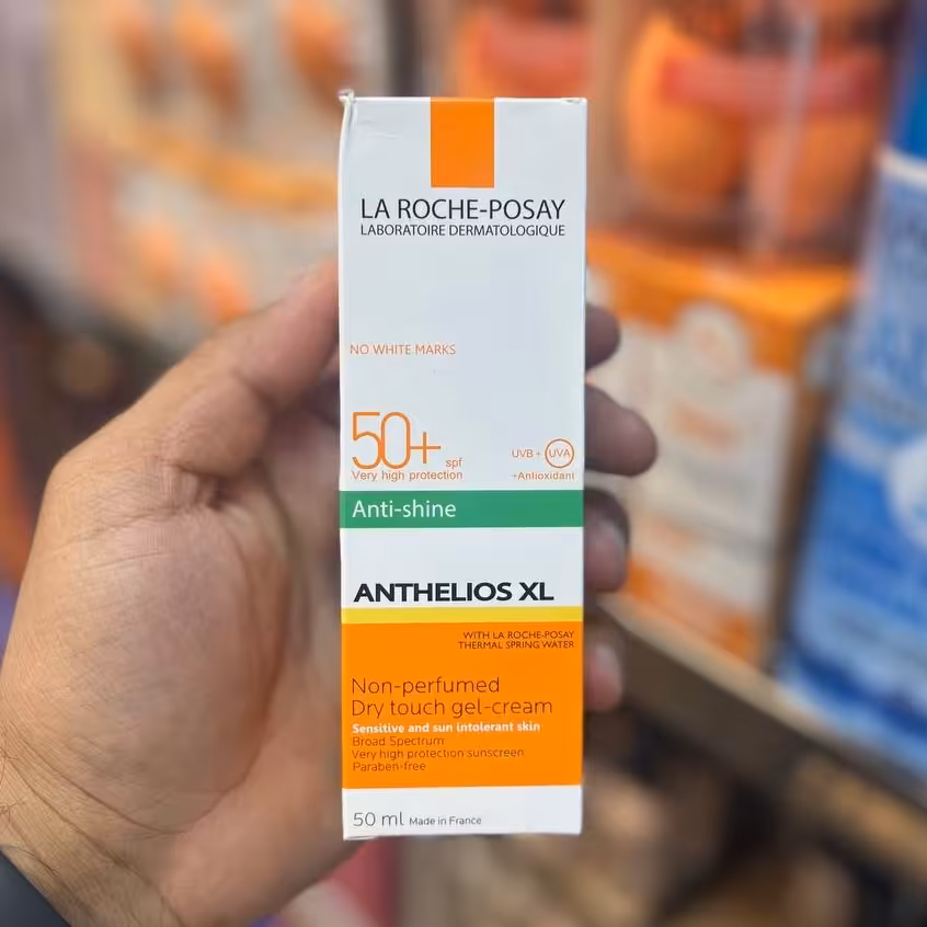  کرم ضد آفتاب بی رنگ مخصوص پوست چرب و مستعد جوش لاروش پوزای 50 میل اورجینال 