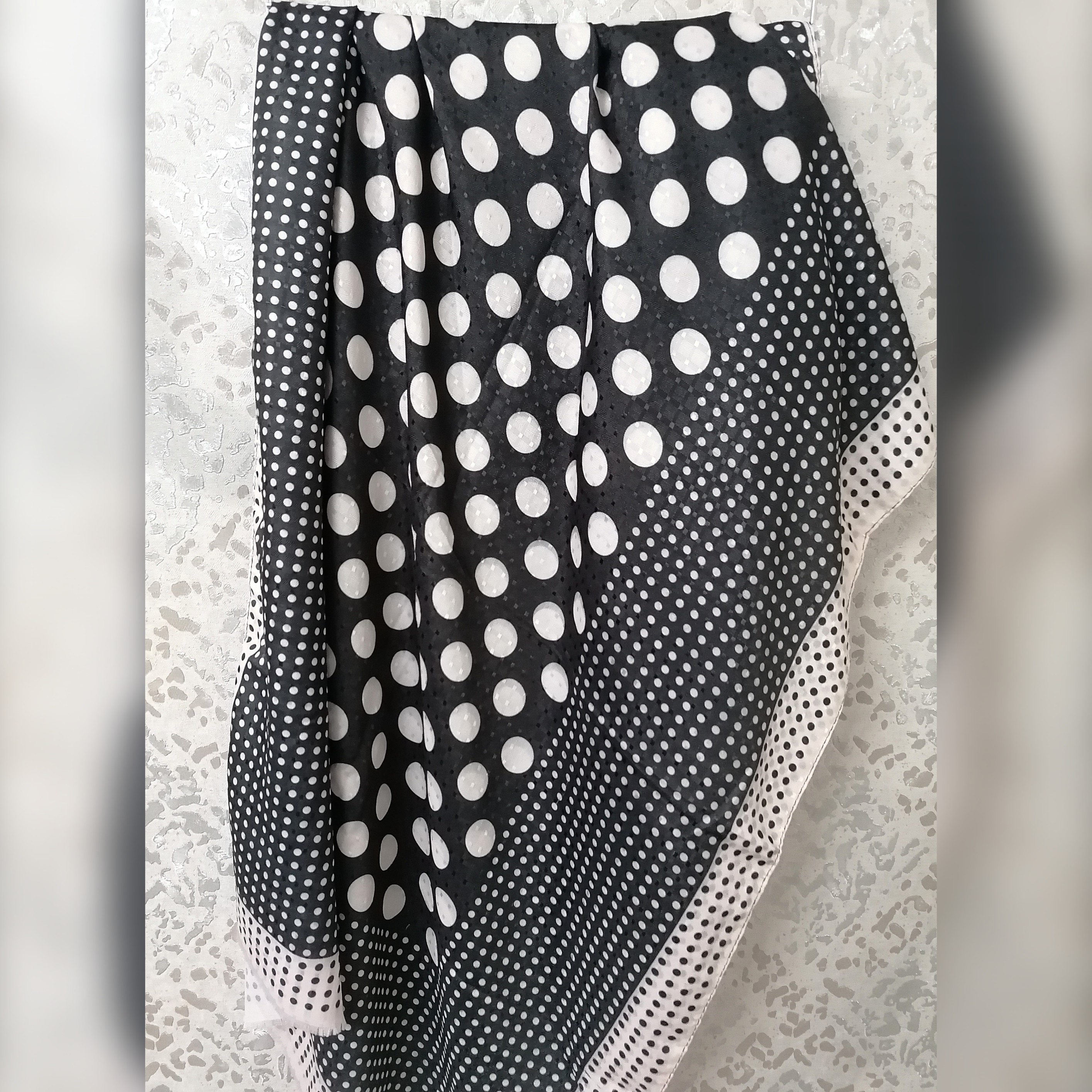 شال زنانه ژاکارد چهارفصل زنانه لیدی طرح و رنگ قابل ست کردن با هر چیزی