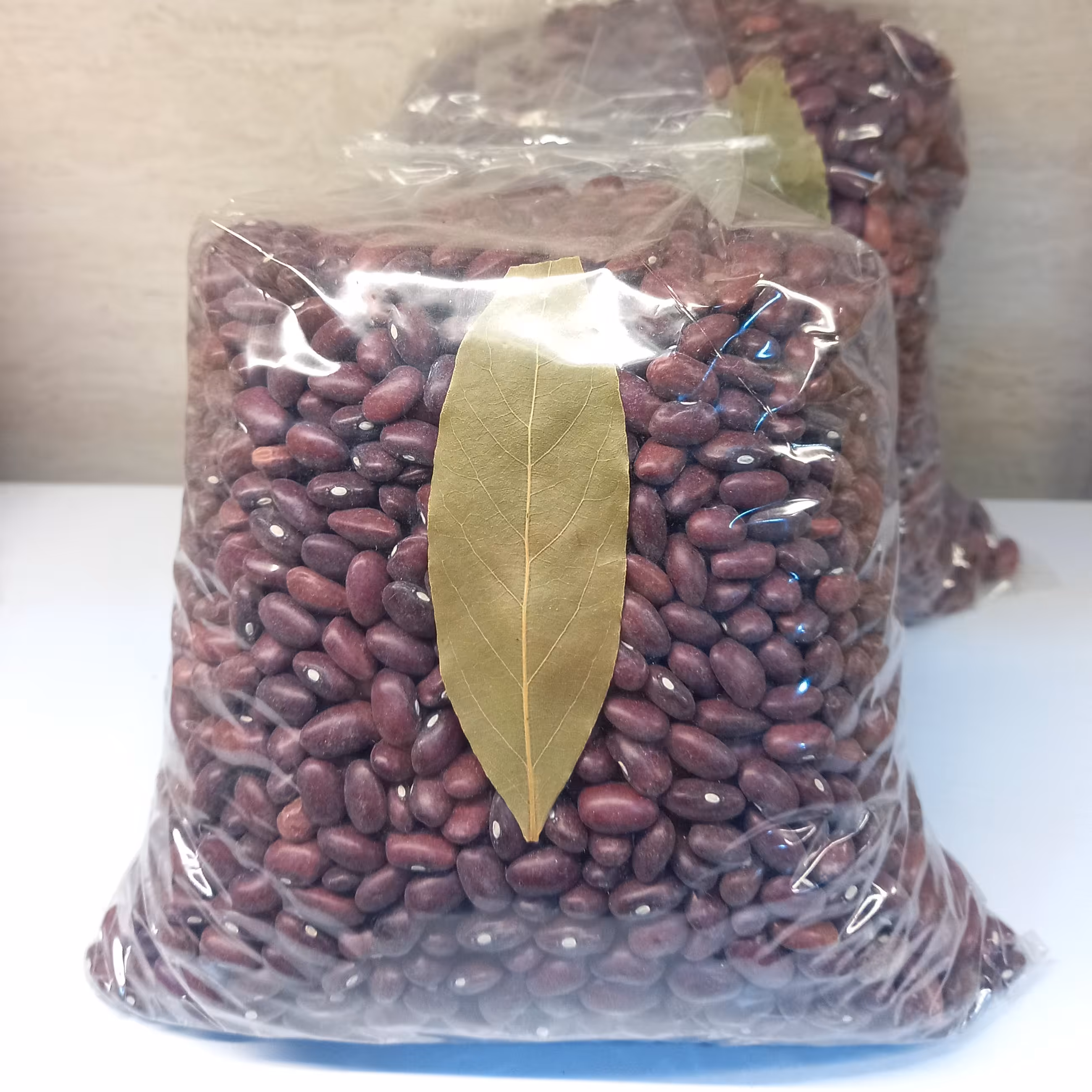 لوبیا قرمز  پاک شده و پزا  بسته 1 کیلویی ، عطاری طبیب ، طب سنتی ، حبوبات ، خشکبار ، رشت