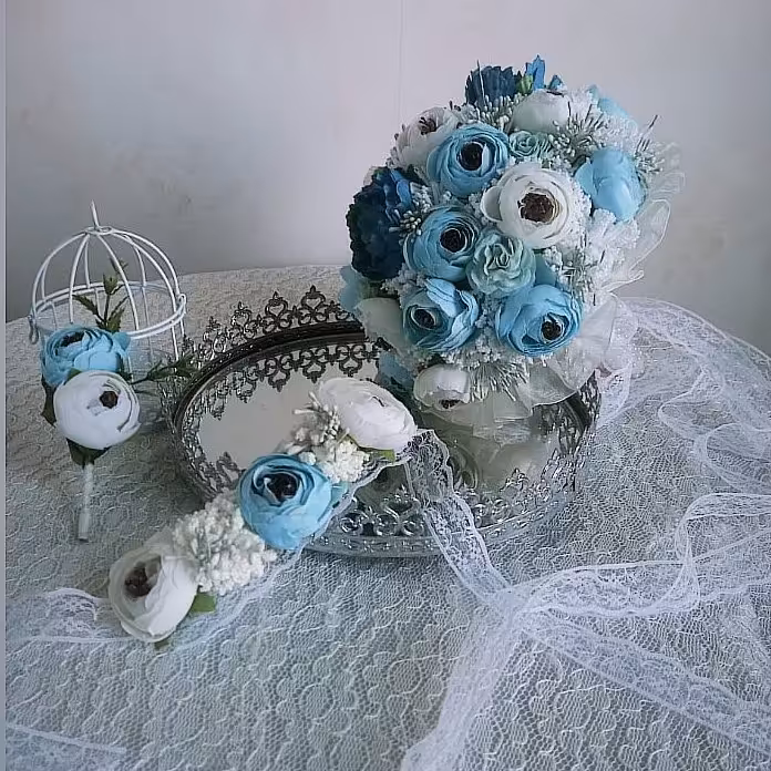 دسته گل عروس و دستبند و گل جیب داماد