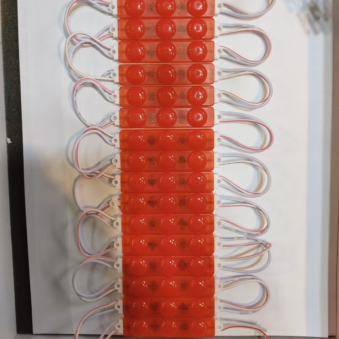 ریسه بلوکیSMD برق مستقیم قرمز. 220 ولت( قیمت مندرج برای یک عدد ریسه می‌باشد)