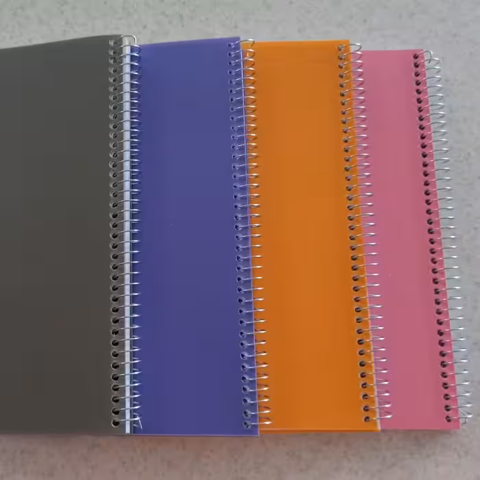 دفتر متالیک طلقی ( پ پ ) 70 گرم .       80 برگ در 4 رنگ