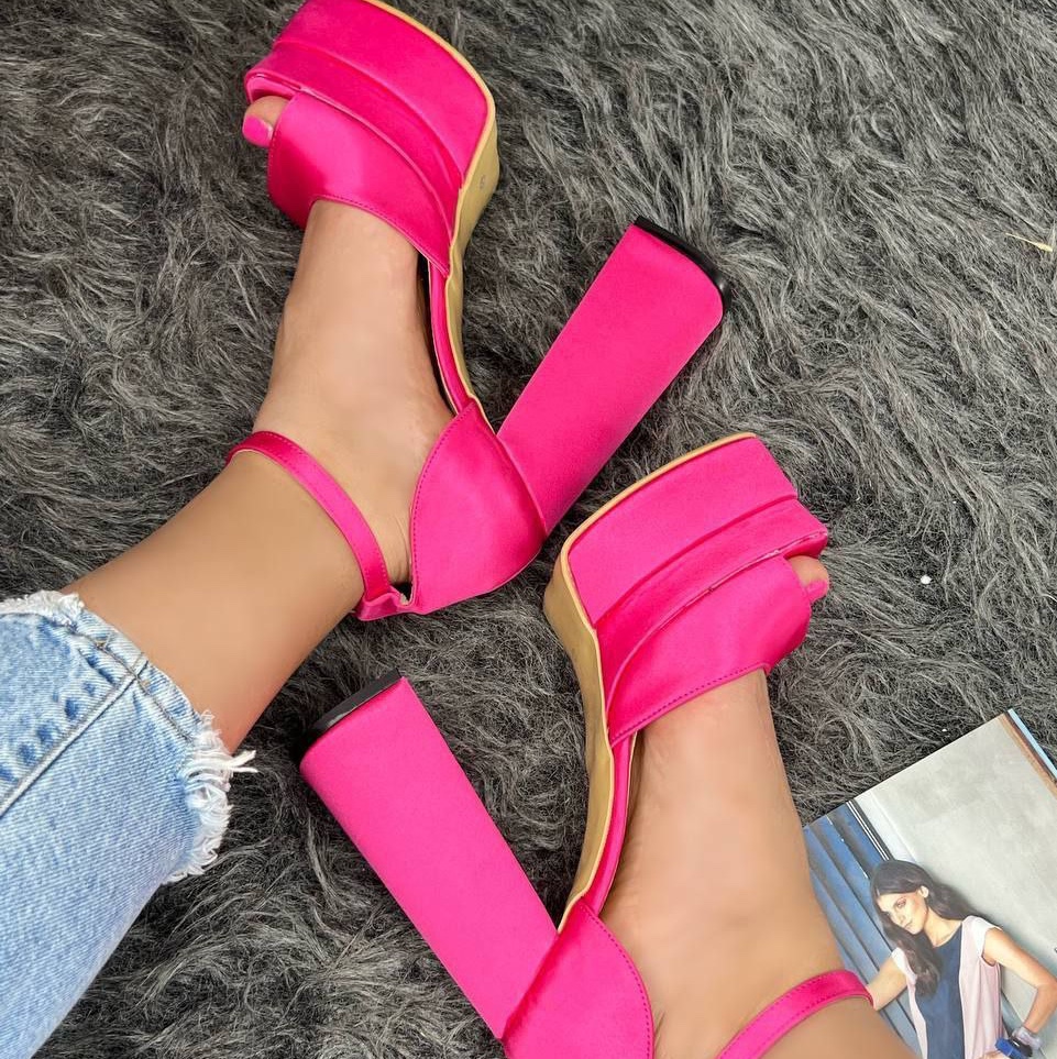 صندل فشن لژ دوبل زنانه دارای رنگبندی