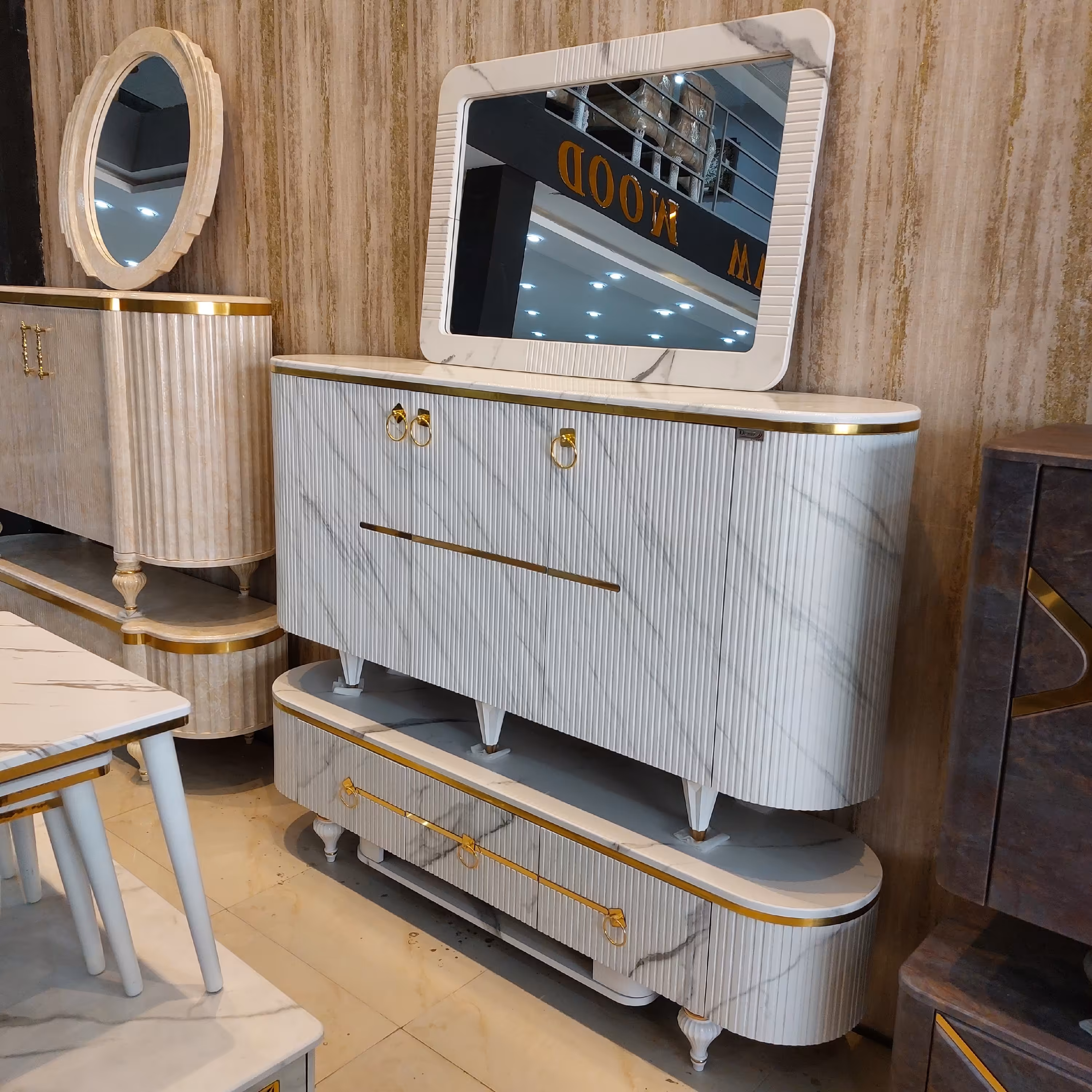 ست آینه و کنسول و میز تلویزیون  ( ارسال با باربری و هزینه ارسال بصورت پس کرایه )