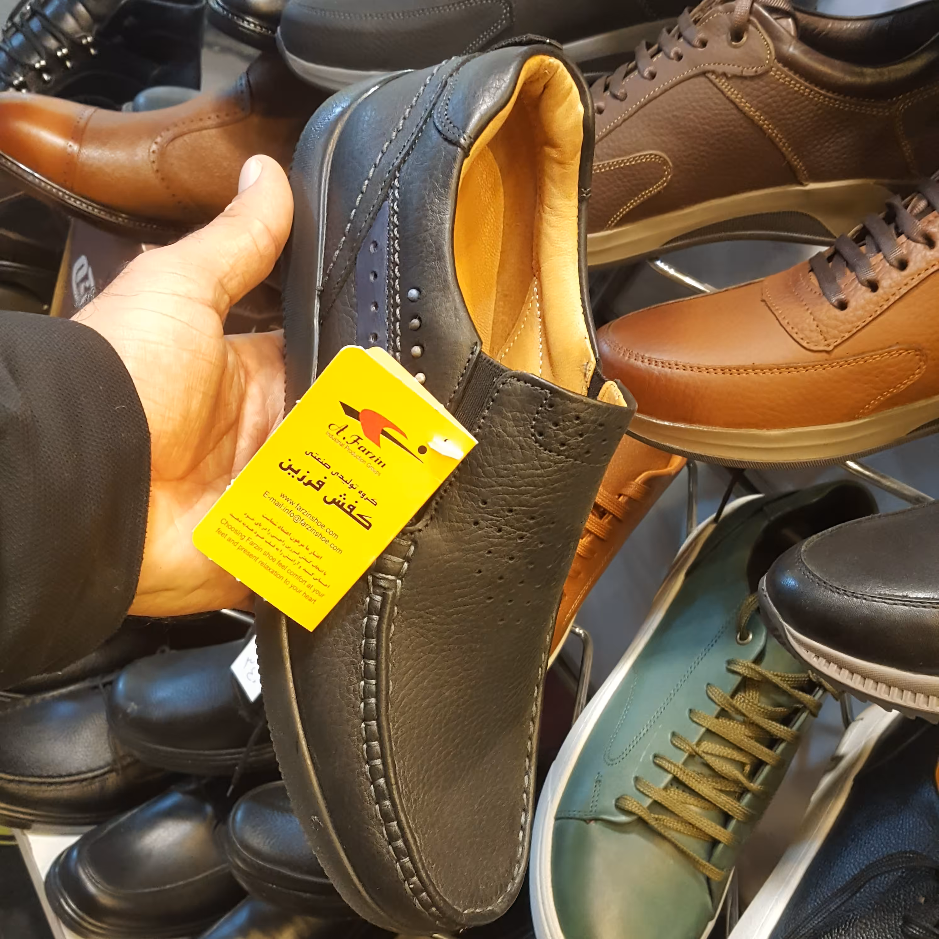 کفش راحتی تمام چرم فرزین