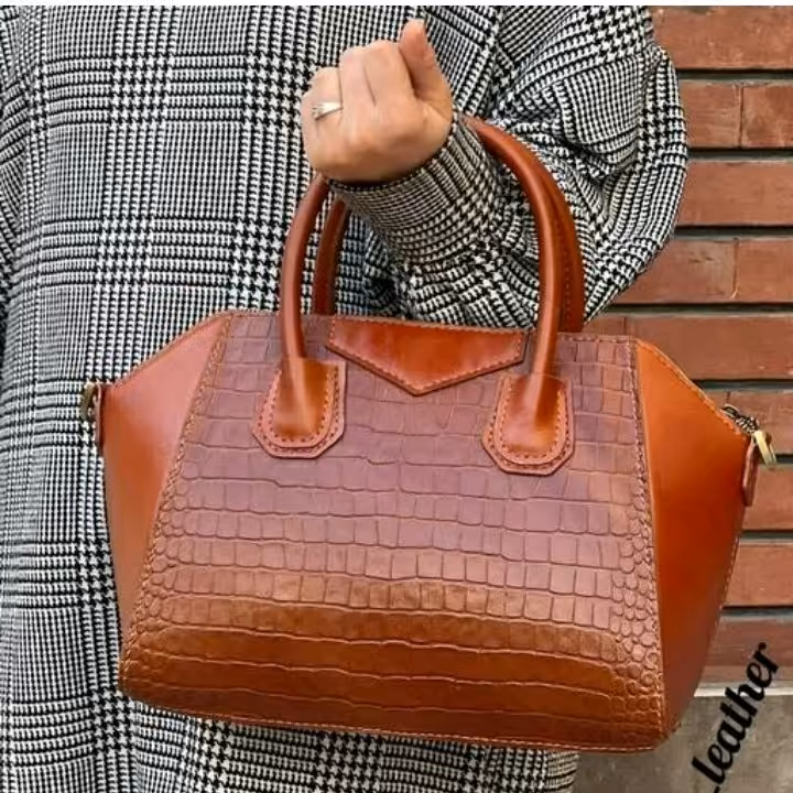 کیف دستی و دوشی زنانه دست دوز با چرم طبیعی گاوی 24*35