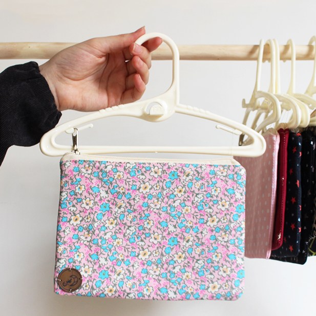 جامدادی تخت پارچه ای مهبن مدل گل‌دار صورتی- 3 لایه آستر و نمد - سایز 20 در 14