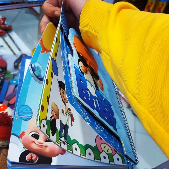 دفتر سیمی 100 برگ حاشیه دار سویل مدل پسر رییس