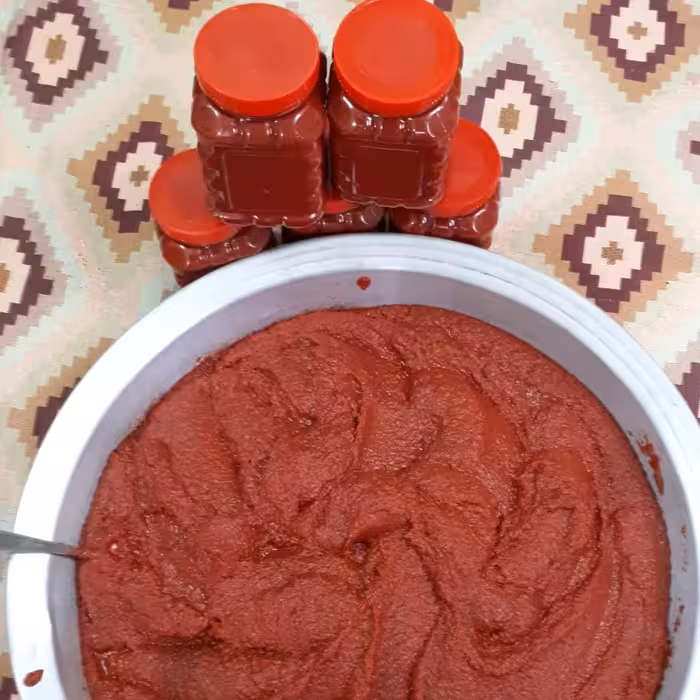 رب گوجه درجه یک و خالص قرمز و بدون موادنگهدارنده به شرط ازمایشکاه و ضمانت بازگشت وجه هم فروش عمده هم جزئی