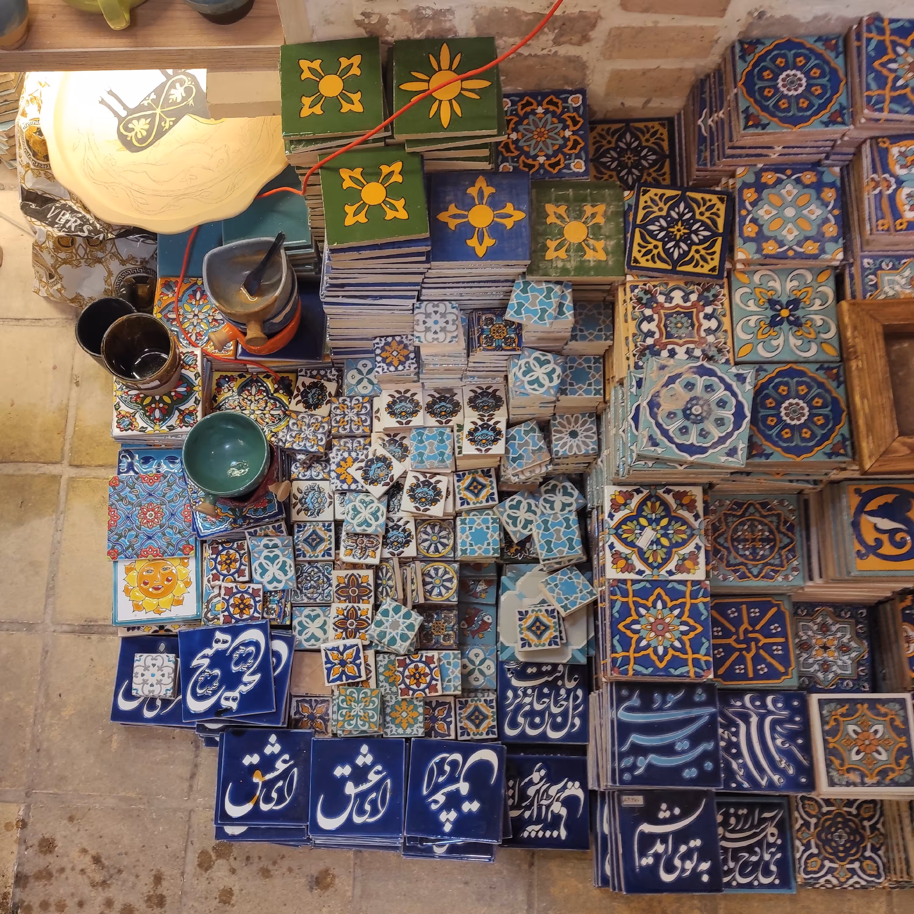 کاشی 10 در 10 در انواع مختلف  و تنوع رنگ 