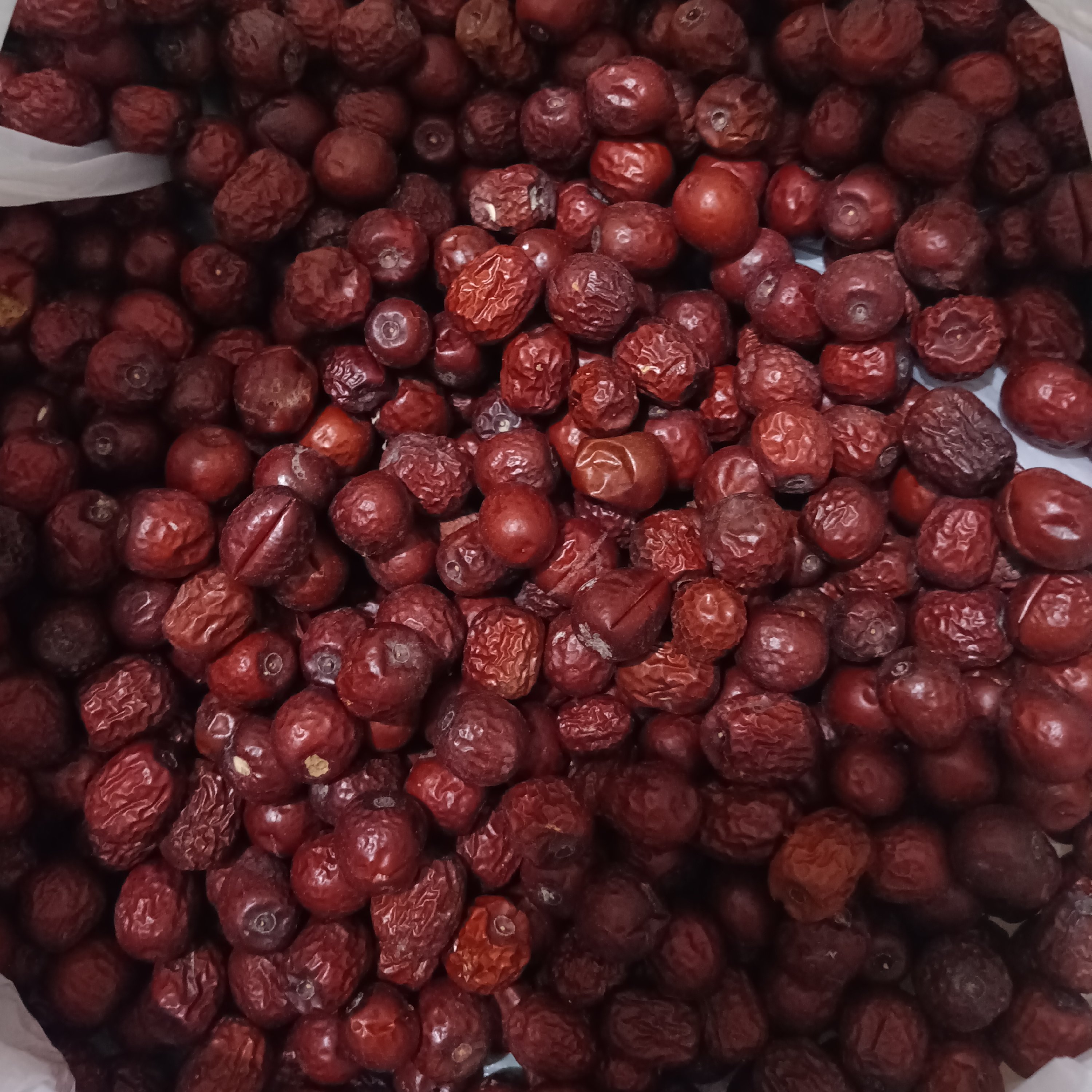 عناب نرم یا خشک امسالی (یک کیلویی سایز ریز)هم  خوراکی و هم دمنوشی  بسیار شیرین و خوش طعم