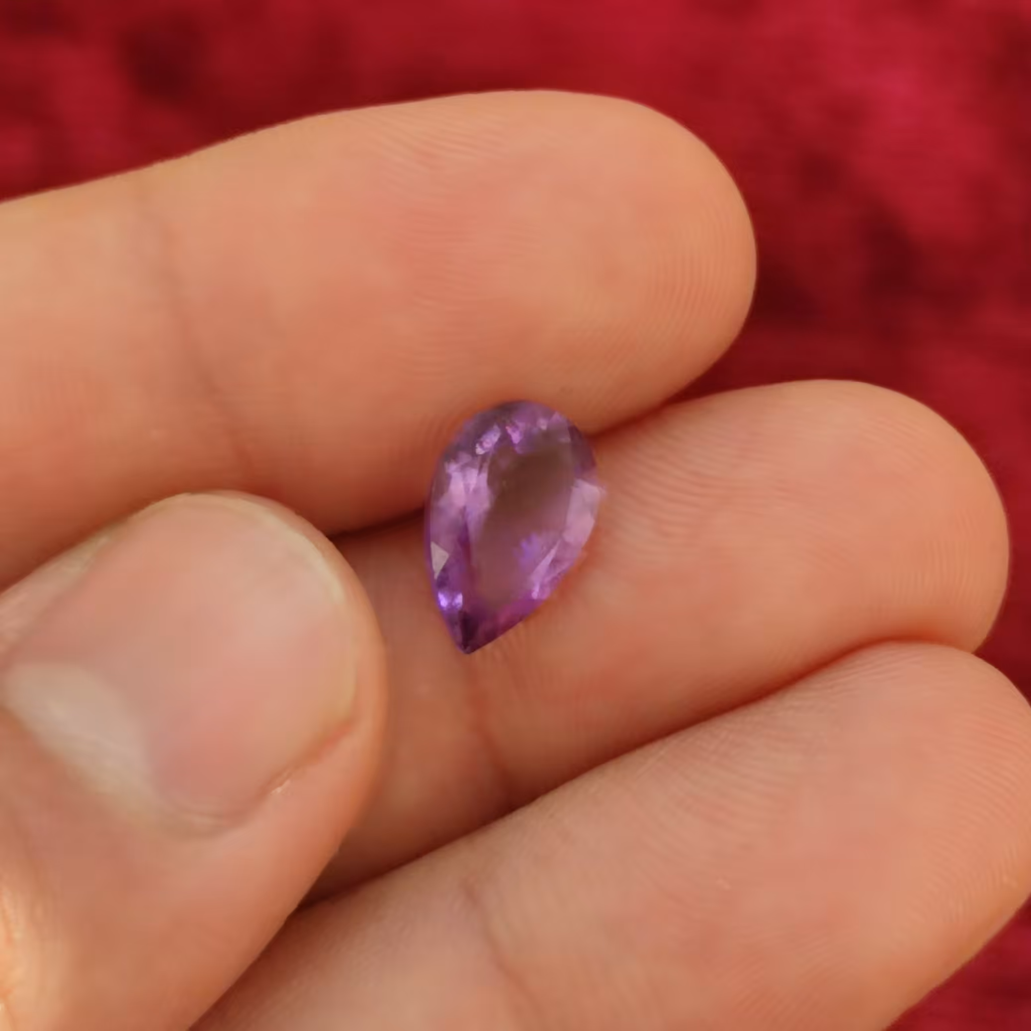 سنگ آماتیست اشکی کوچک و اصلی بسیار زیبا و خوش تراش