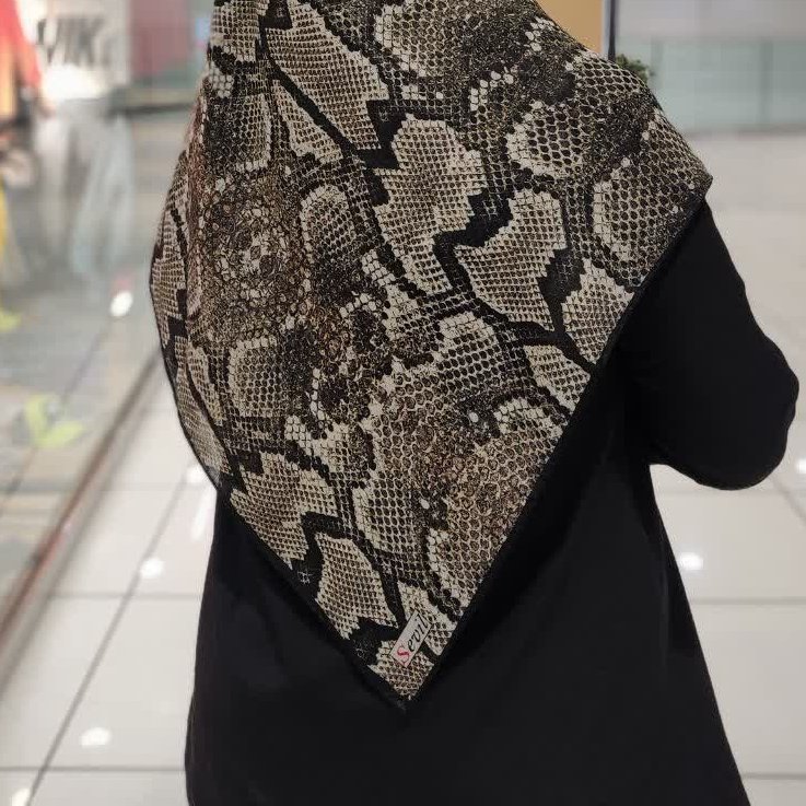 روسری سوپرنخ گارزا درجه یک دور دست دوز کیفیت بی نظیر چاپ دیجیتال قواره:135      