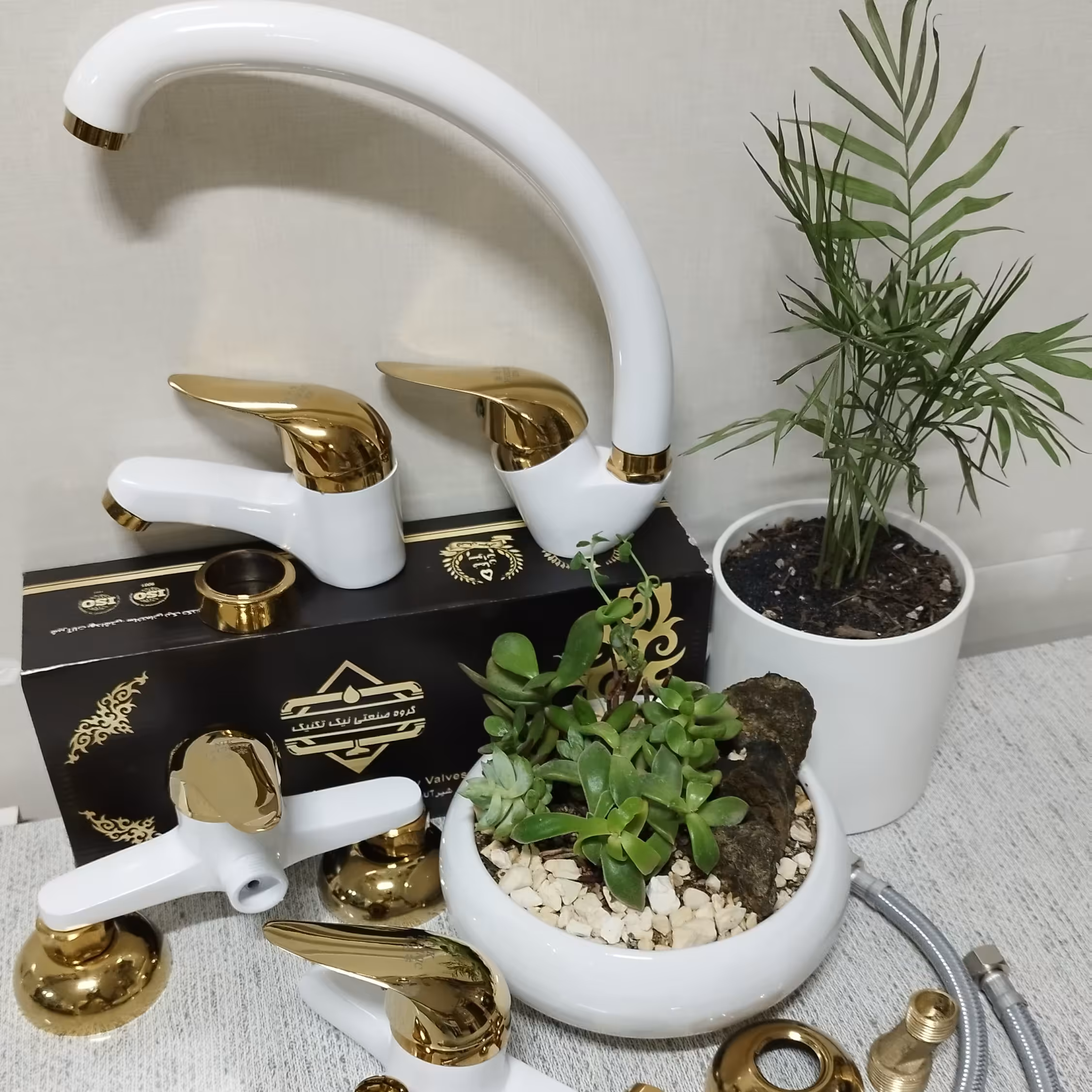 مجموعه شیرآلات 4 تکه سفید طلایی 