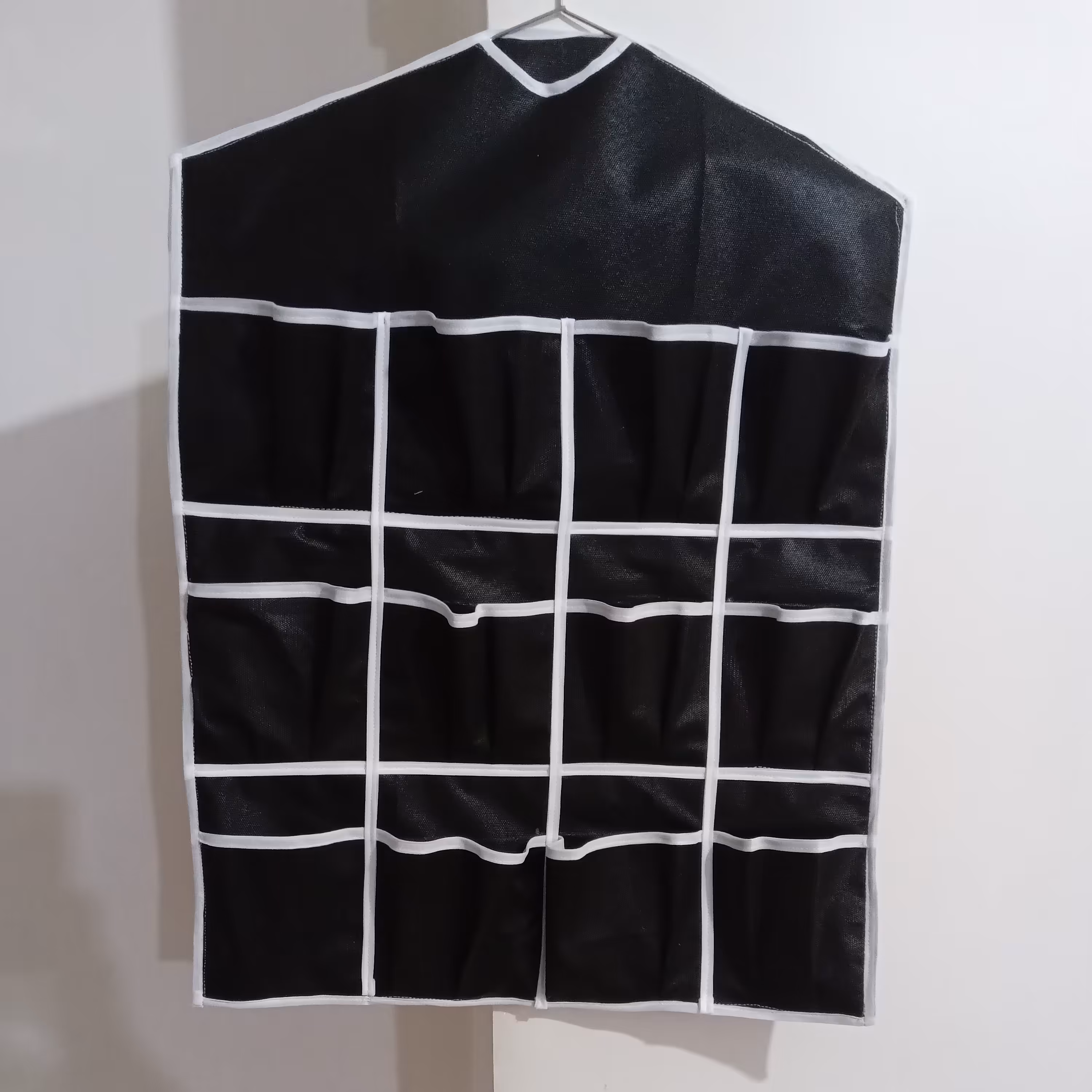 جاجورابی نظم دهنده 12خونه جنس اسپان ابعاد 66در48 رنگ مشکی نوار دورش سفید 