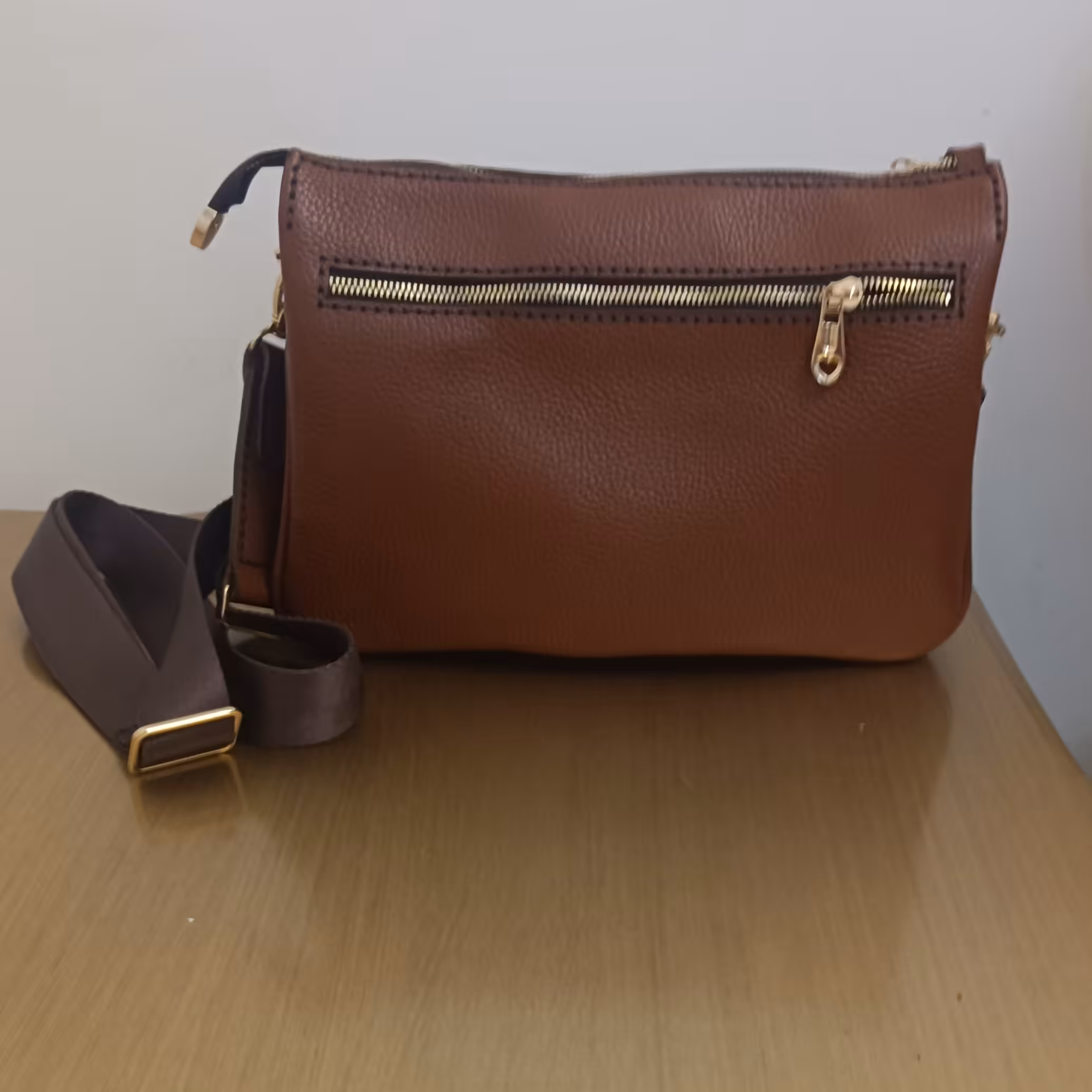 کیف چرم  طبیعی گاوی بسیار با کیفیت.دوخته شده با دست.تنوع چرم و رنگ به درخواست دوستان عزیز