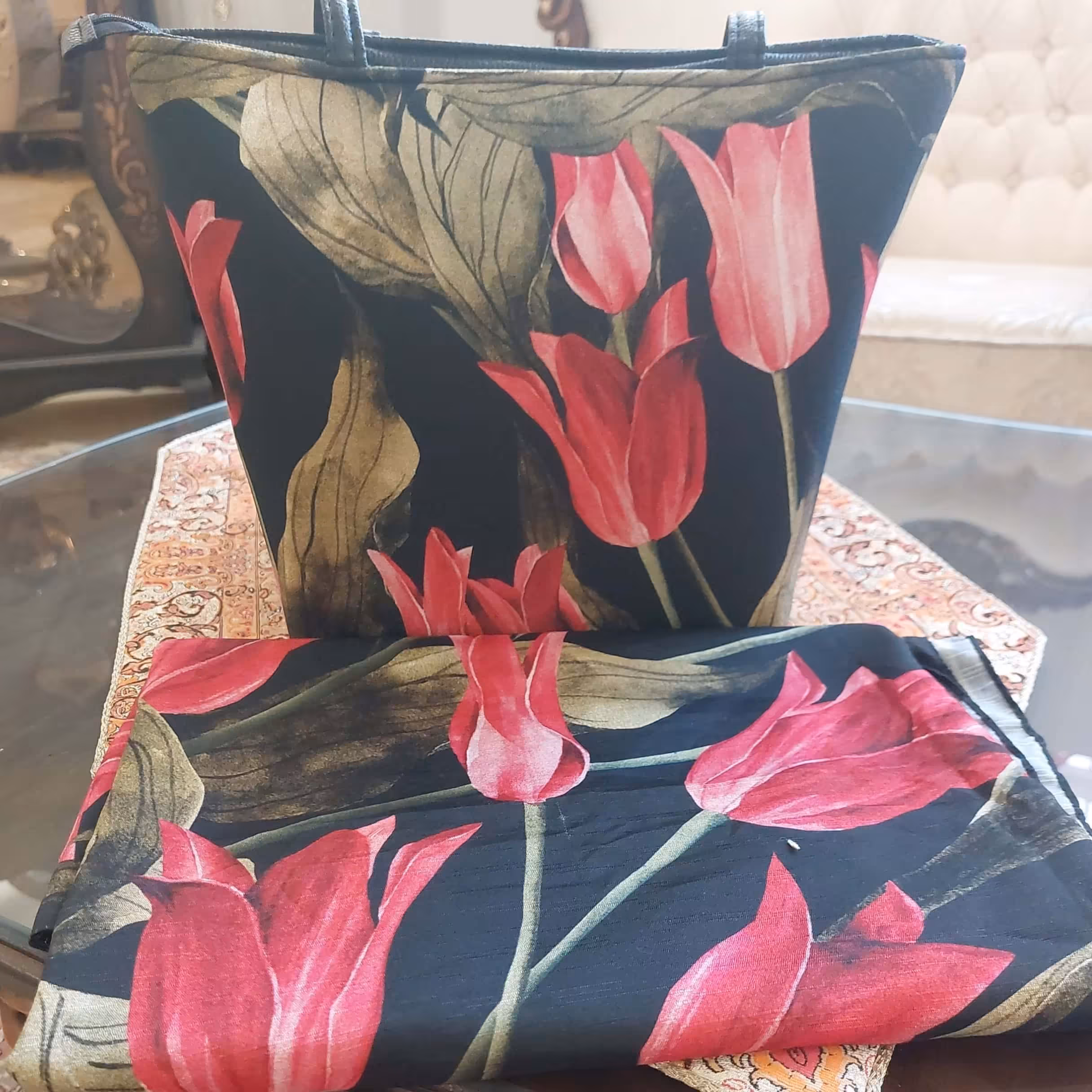 حراج ست کیف و روسری قواره 140 نخی طرح حبابی و زنبق قرمز