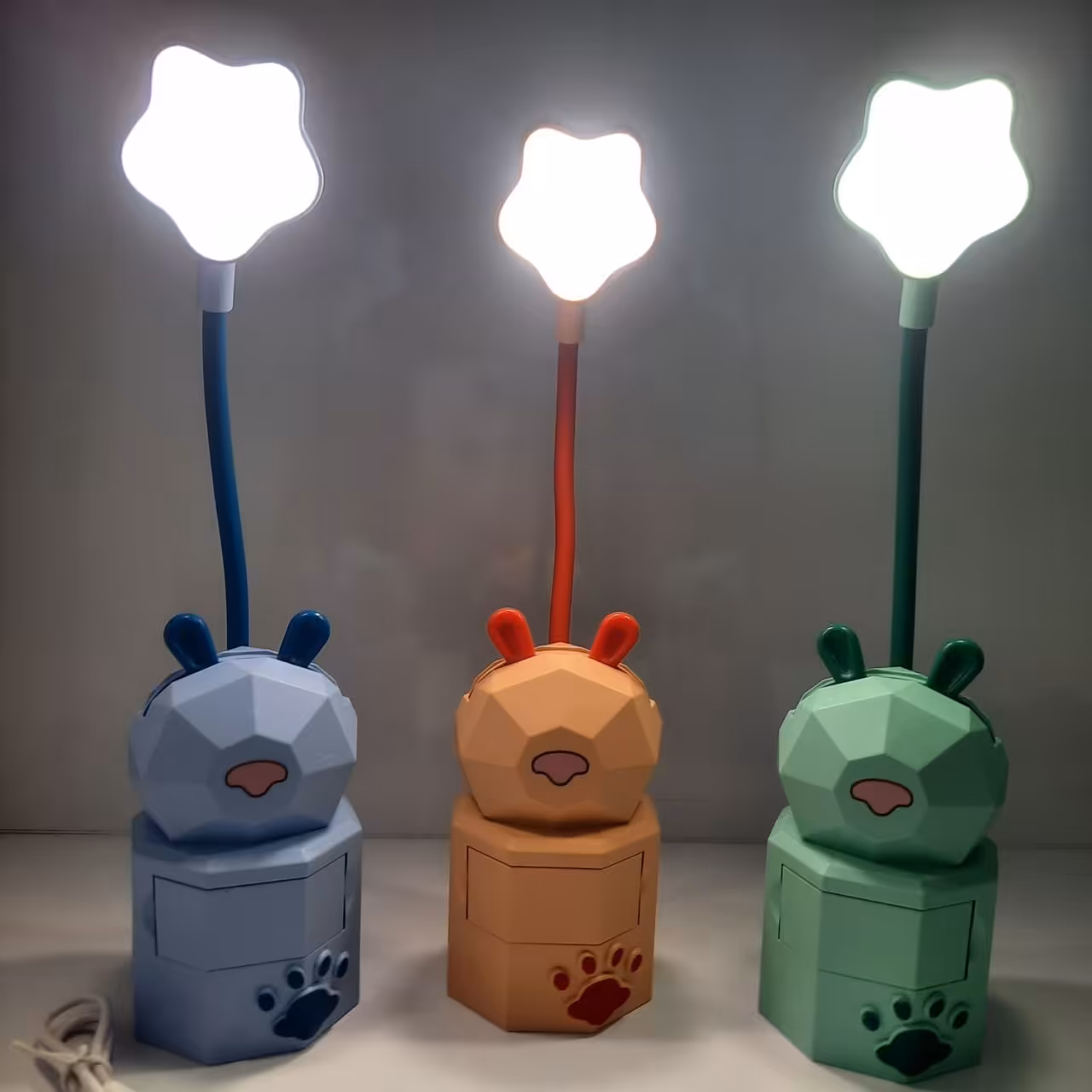 چراغ مطالعه کشودار و هولدر موبایل
طرح پنجه گربه