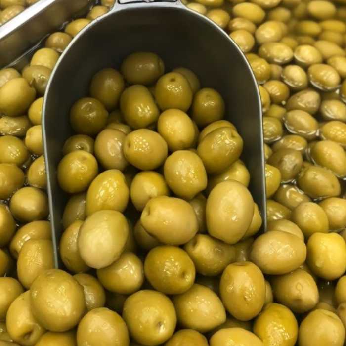 زیتون با هسته دانه درشت در وزن 500 گرمی که در وزن دلخواه مشتری هم ارائه میشه درجه یک  