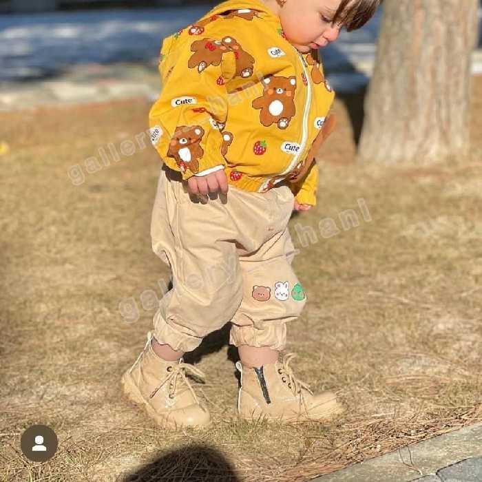 ست کاپشن و شلوار اسپورت بچگانه شیک و جذاب مناسب حدود سنی 2 تا 7 سال جنس رویه میکرو داخل خز کیفیت عالی 