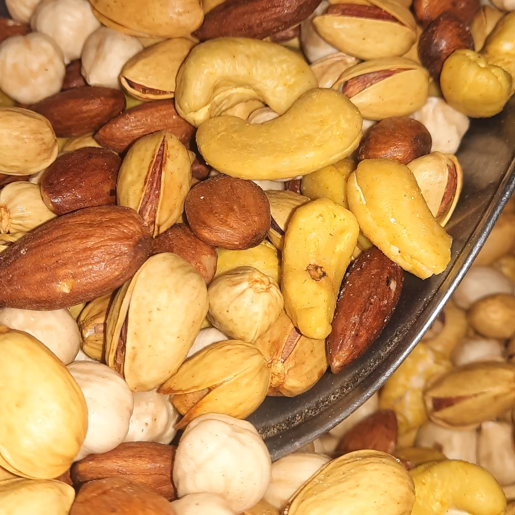 آجیل چهار مغز یک کیلویی (900گرم خالص)