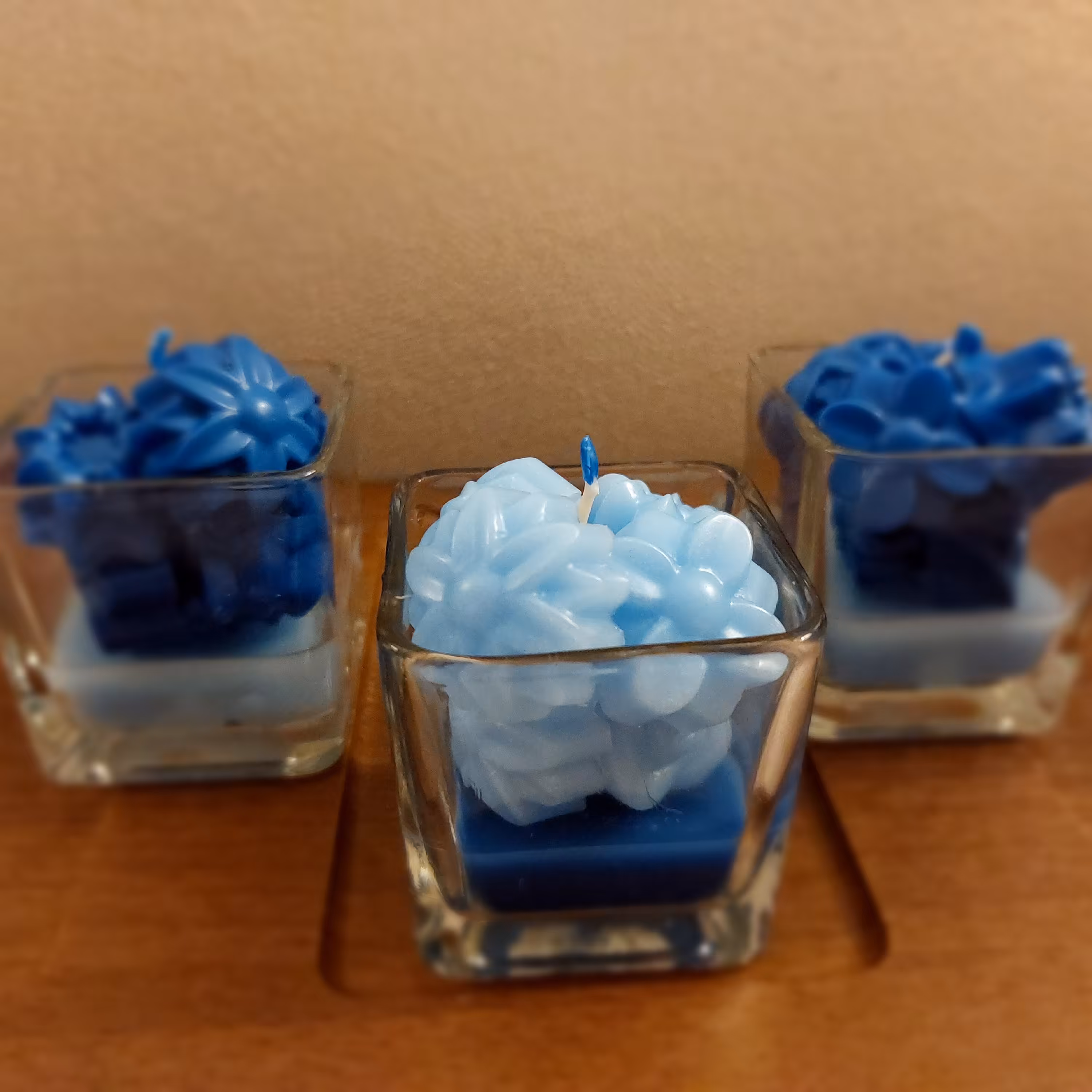 شمع دست ساز، جار مربع بدون درب، گلهای آبی، مجموعه 3 تایی